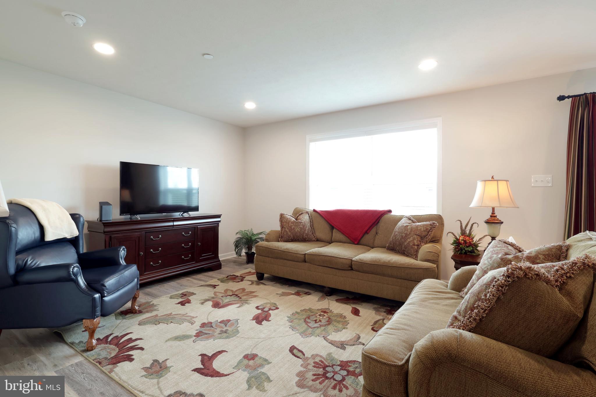 GRAYS POINTE - Residential