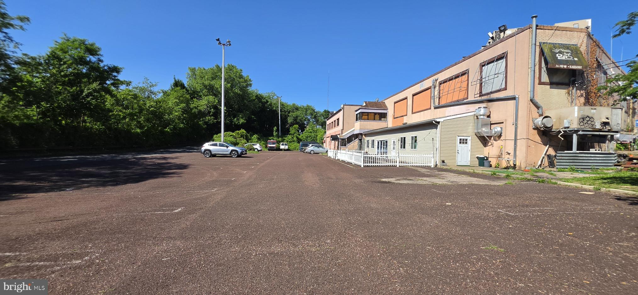 PHILADELPHIA (NORTH) - Commercial Sale