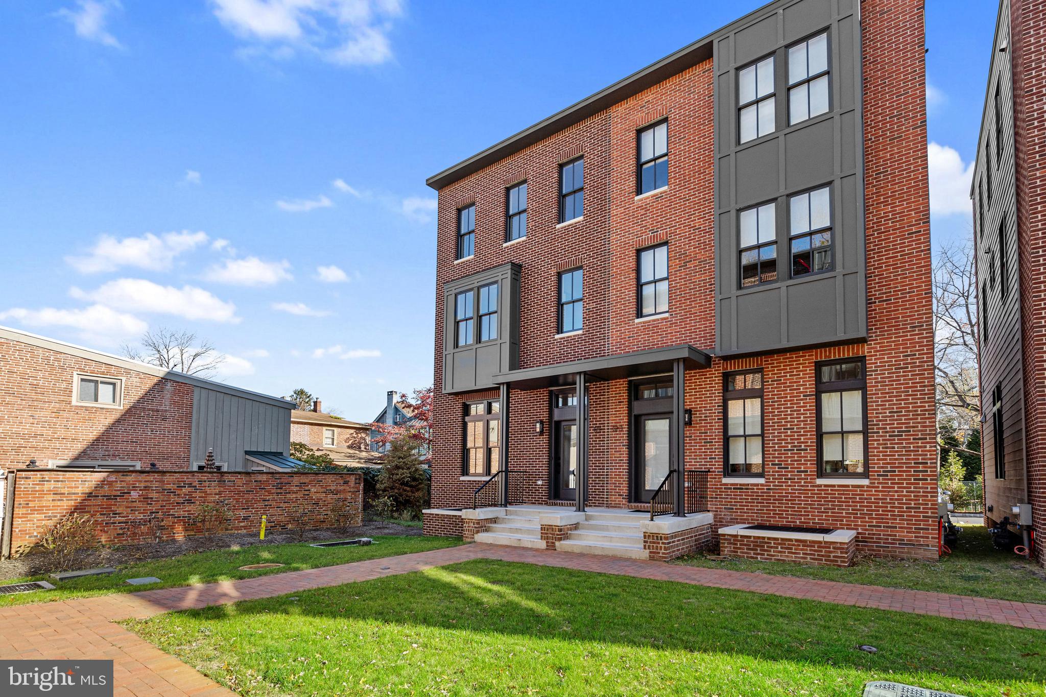 NEWTOWN ESTATES - Residential
