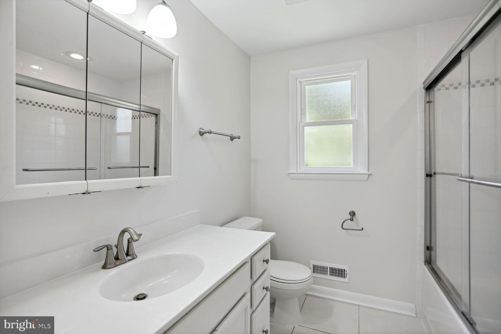 COUNTRY CLUB - Residential Lease