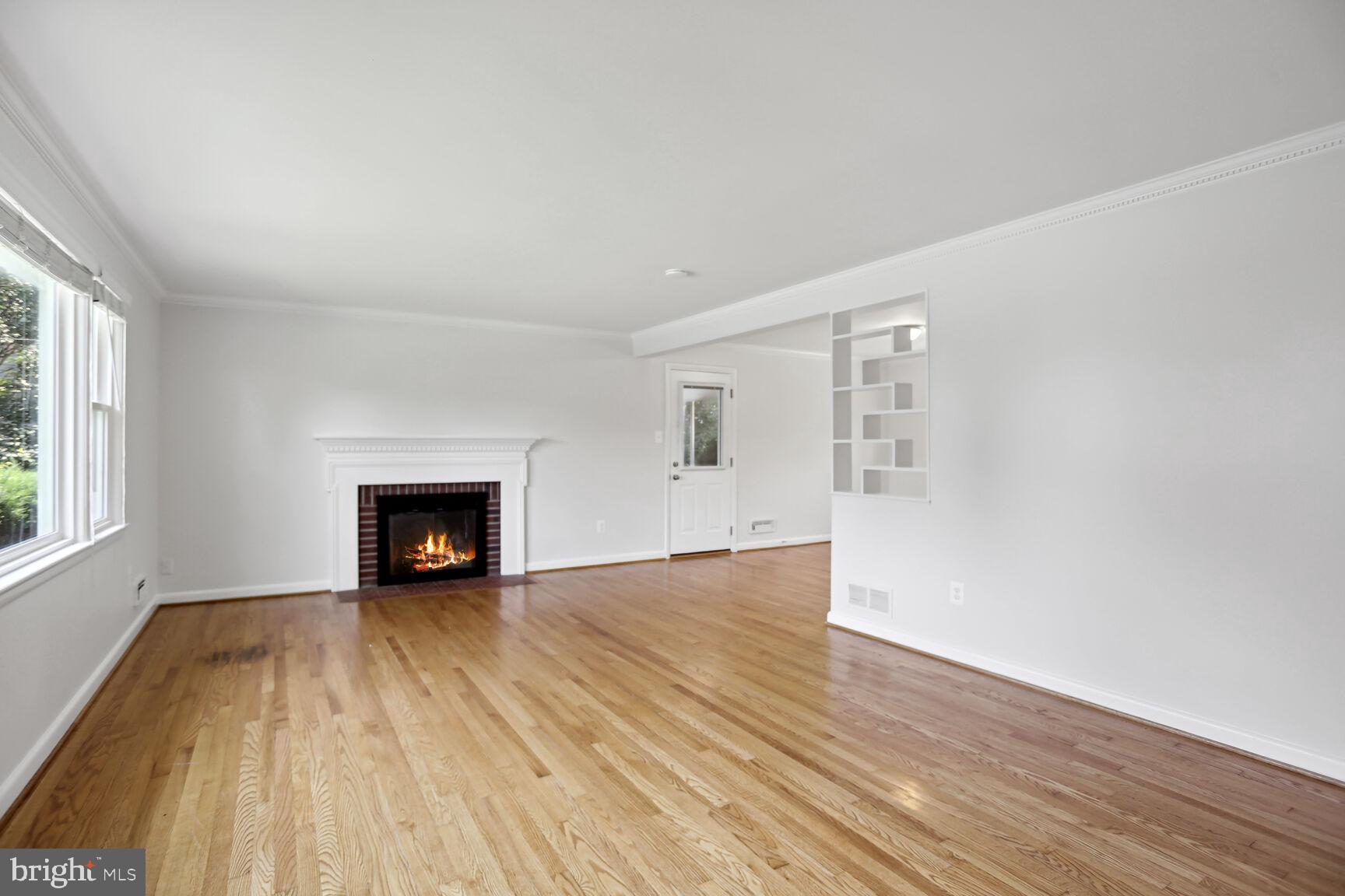 COUNTRY CLUB - Residential Lease