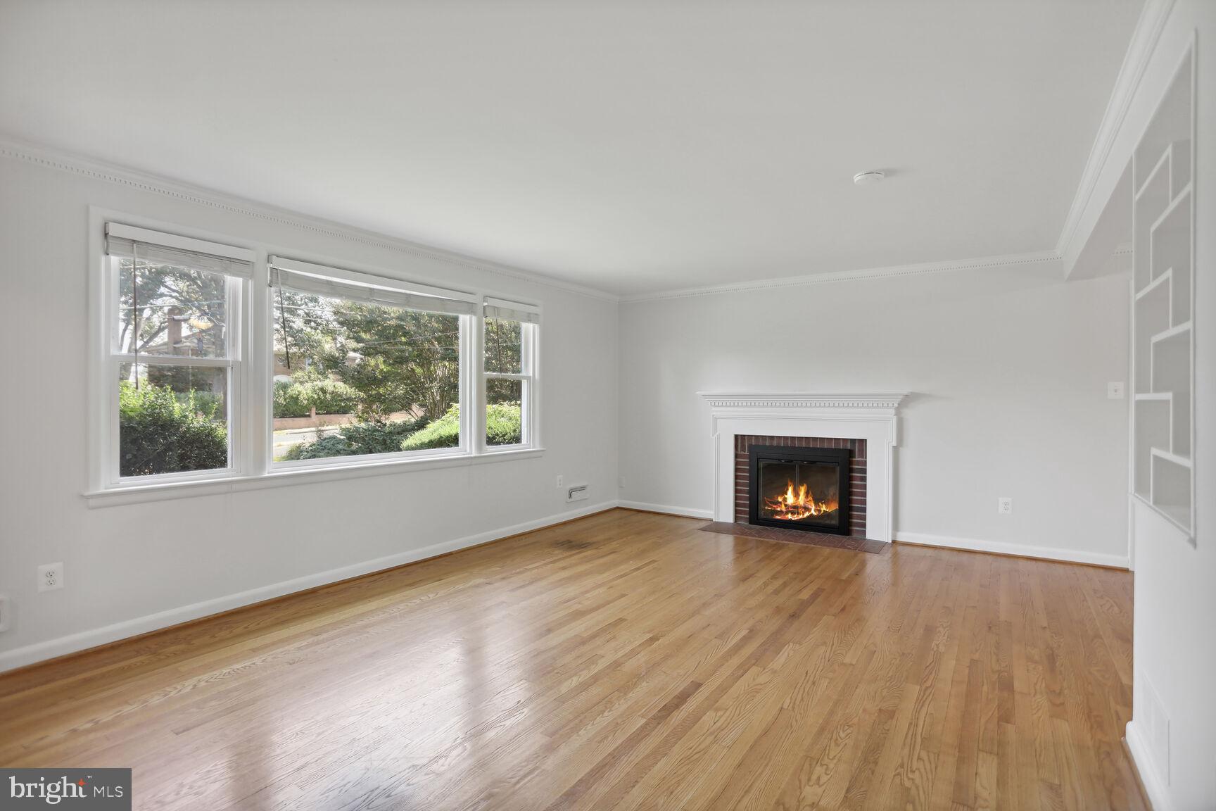 COUNTRY CLUB - Residential Lease