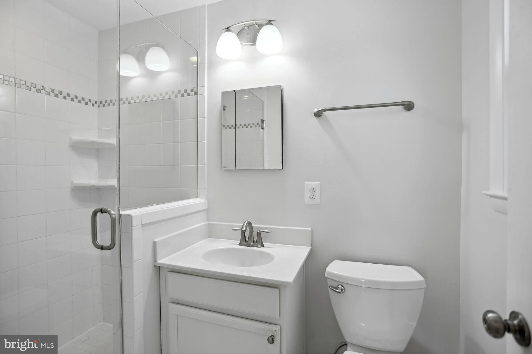 COUNTRY CLUB - Residential Lease