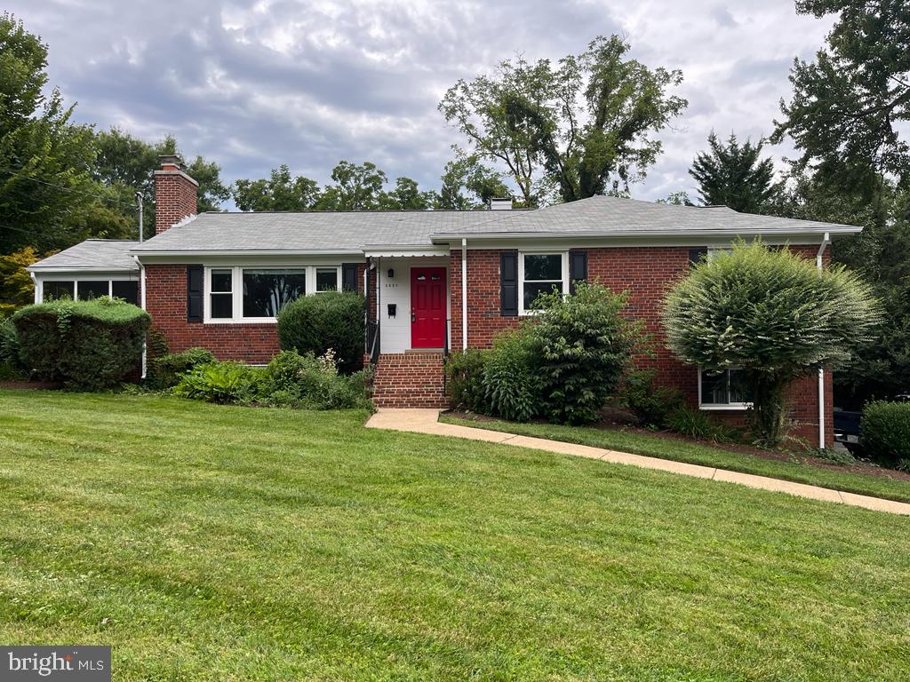 COUNTRY CLUB - Residential Lease