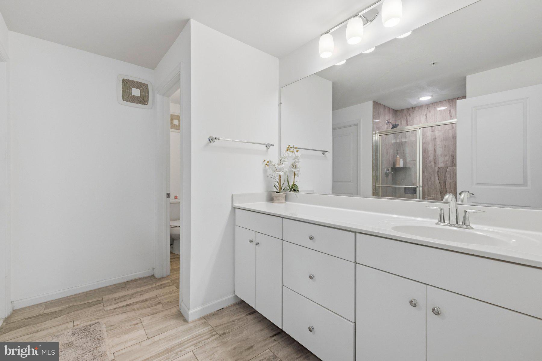 METRO POINTE - Residential