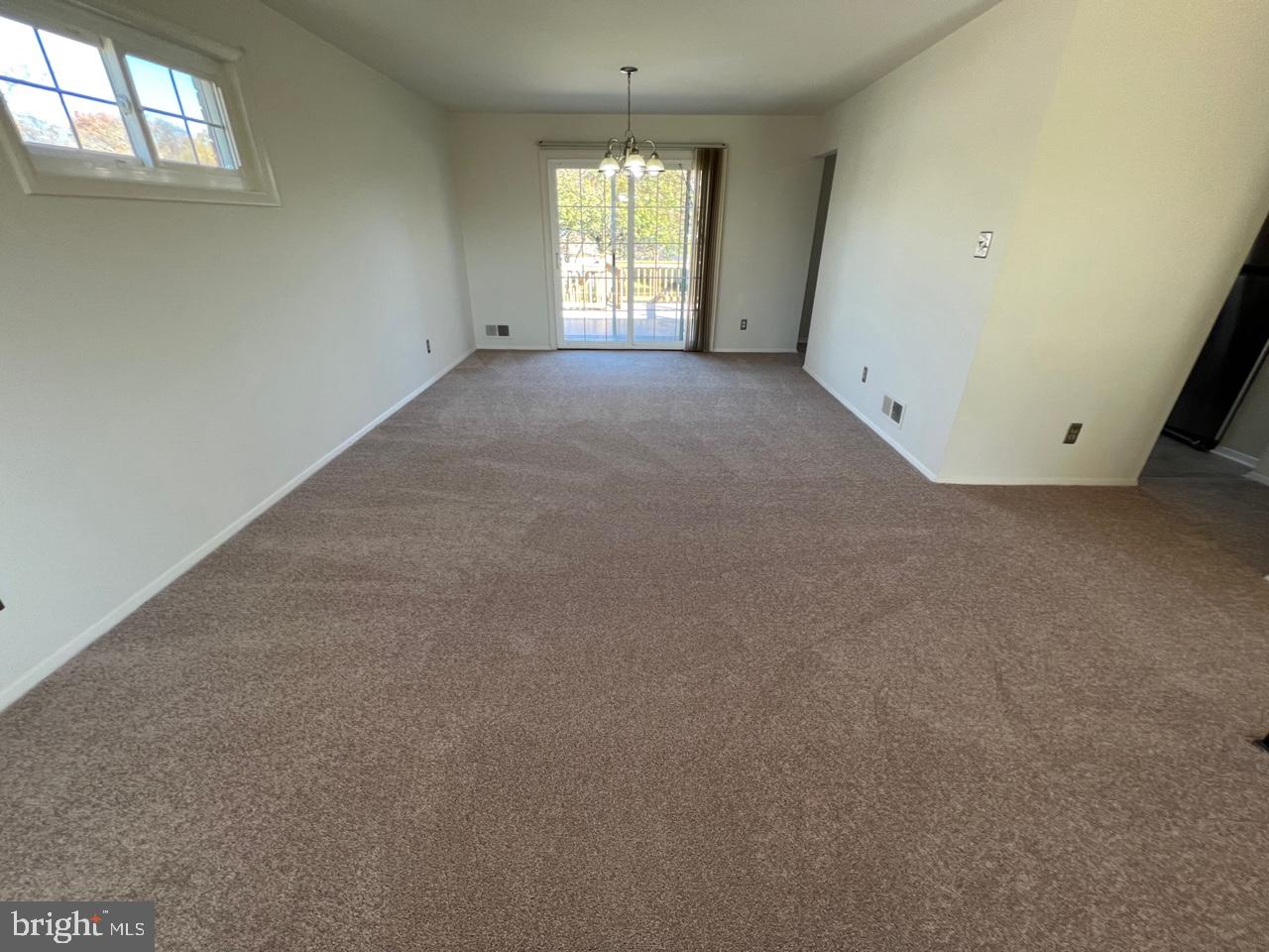 ENGLISH MANOR - Residential Lease