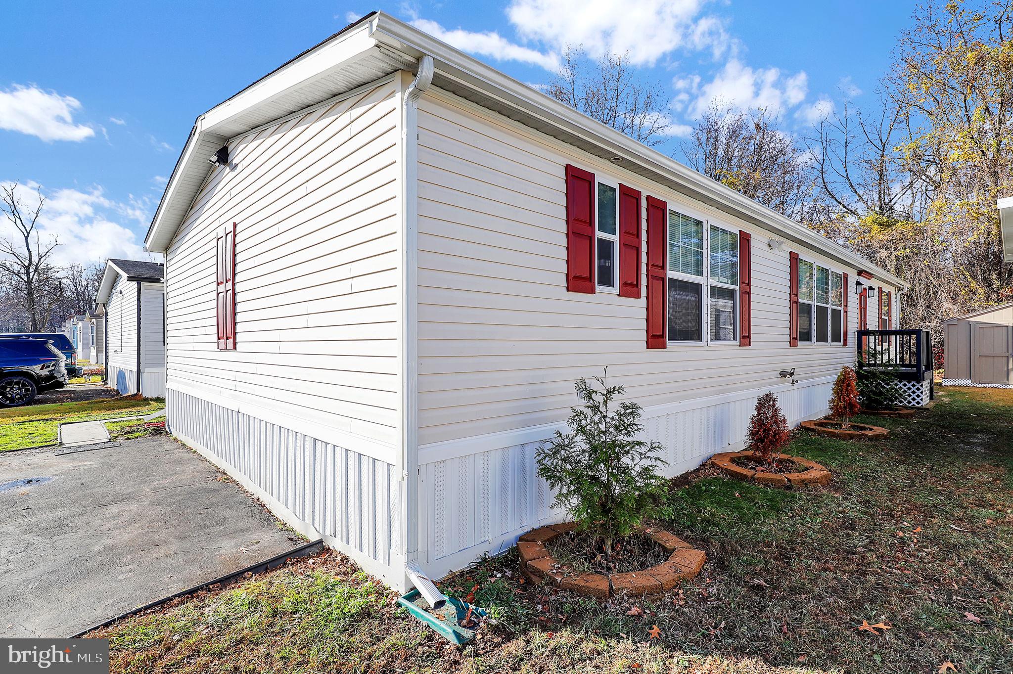 HOLIDAY MOBILE ESTATES - Residential