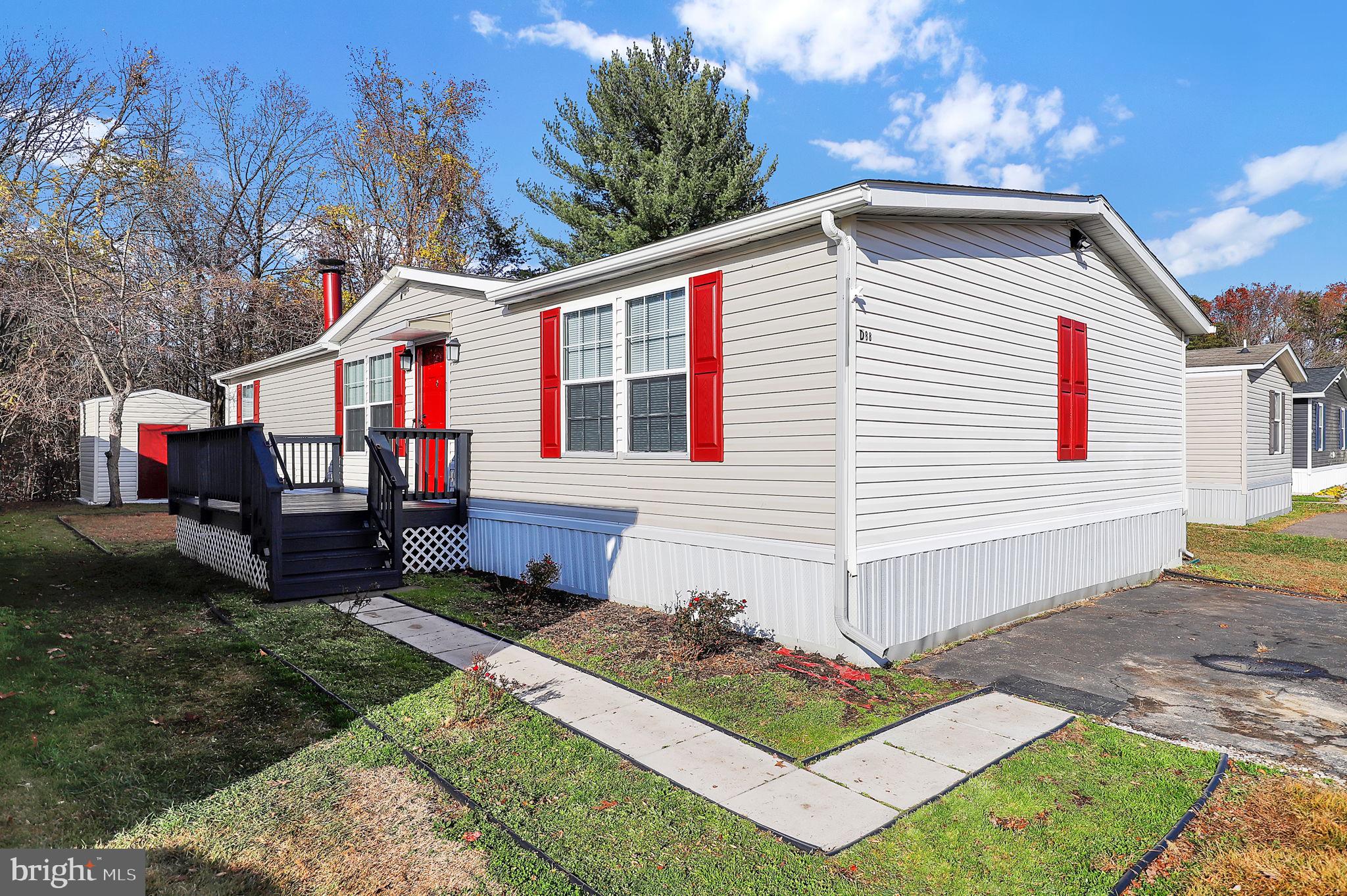 HOLIDAY MOBILE ESTATES - Residential