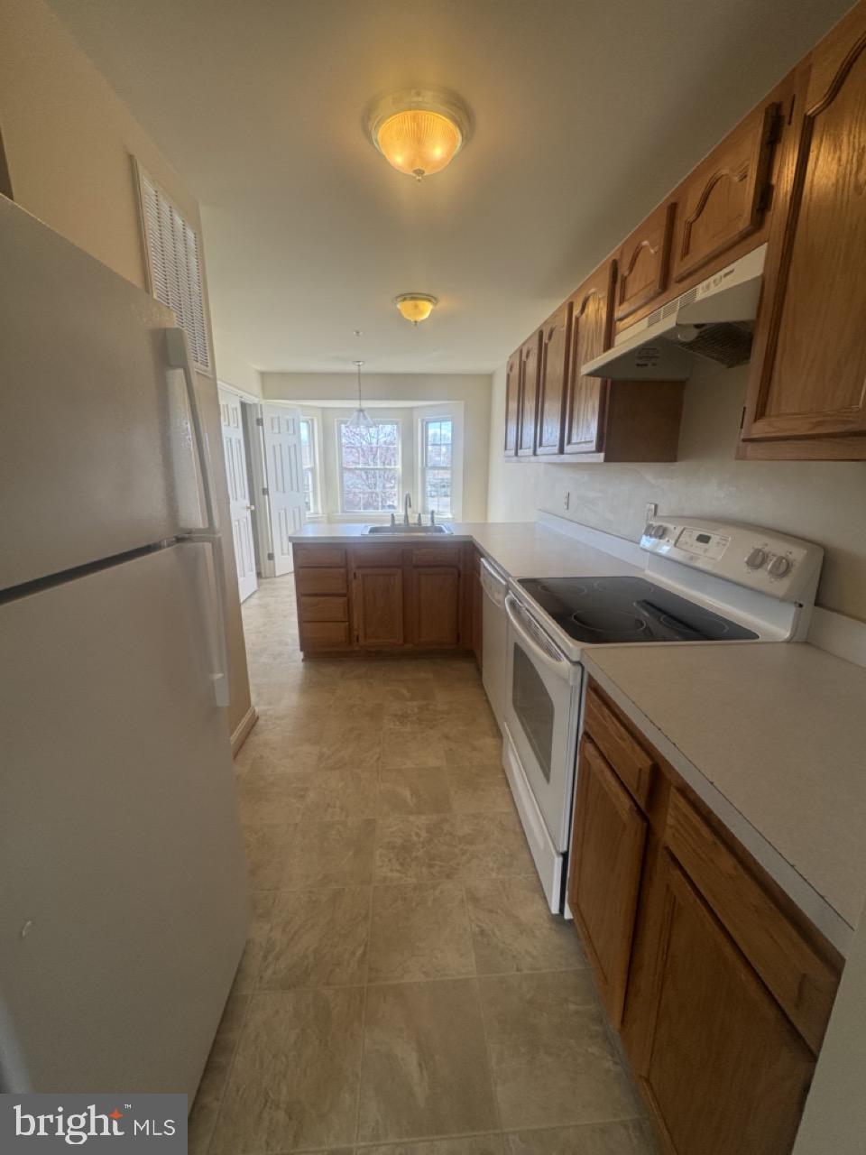CAPTAINS QUARTER CONDOMINIUM - Residential Lease