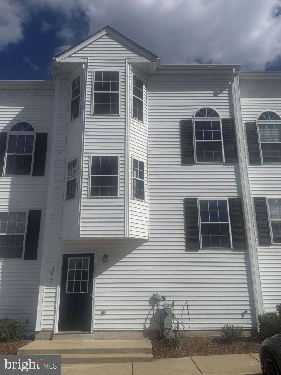 CAPTAINS QUARTER CONDOMINIUM - Residential Lease