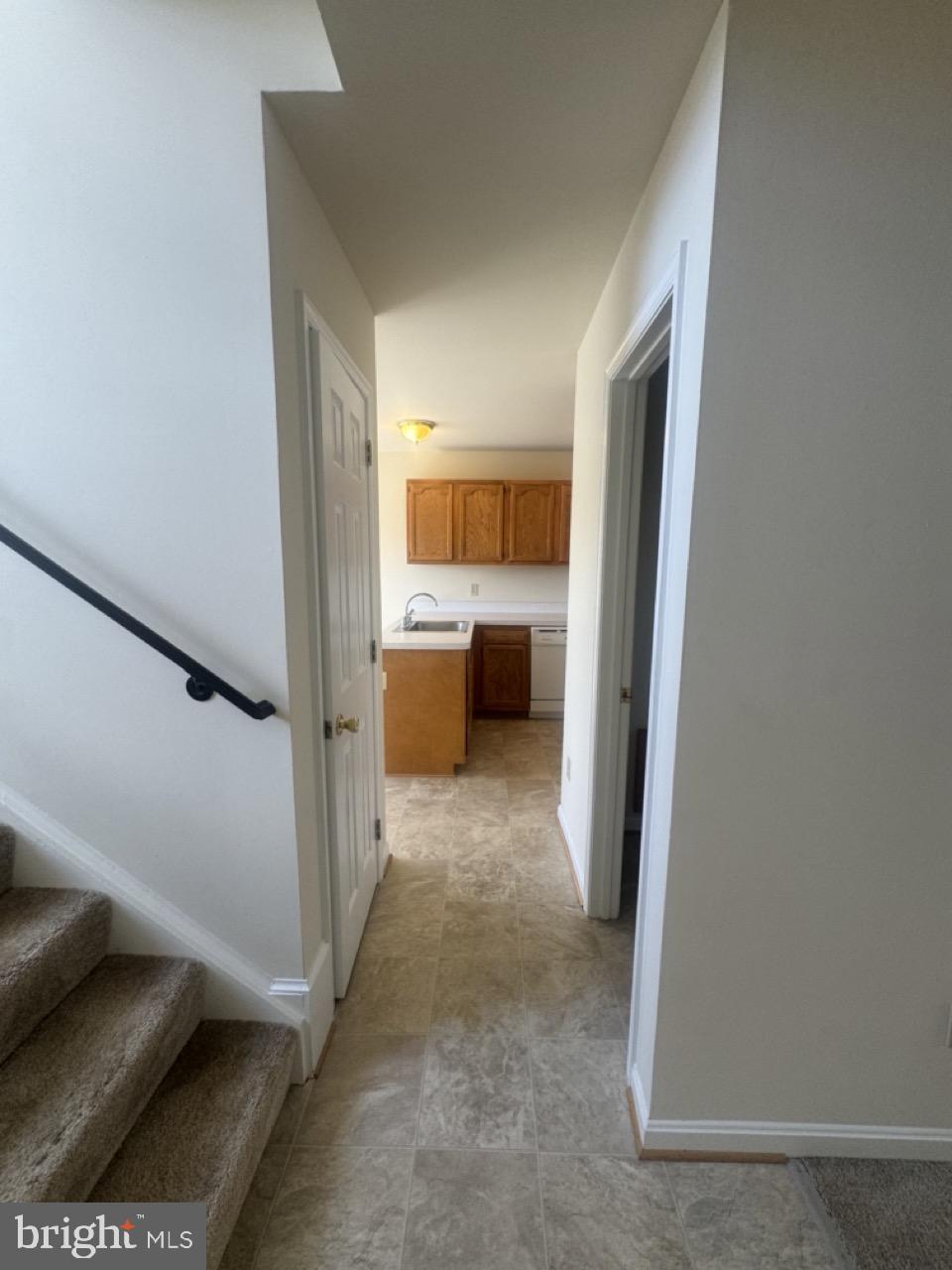 CAPTAINS QUARTER CONDOMINIUM - Residential Lease
