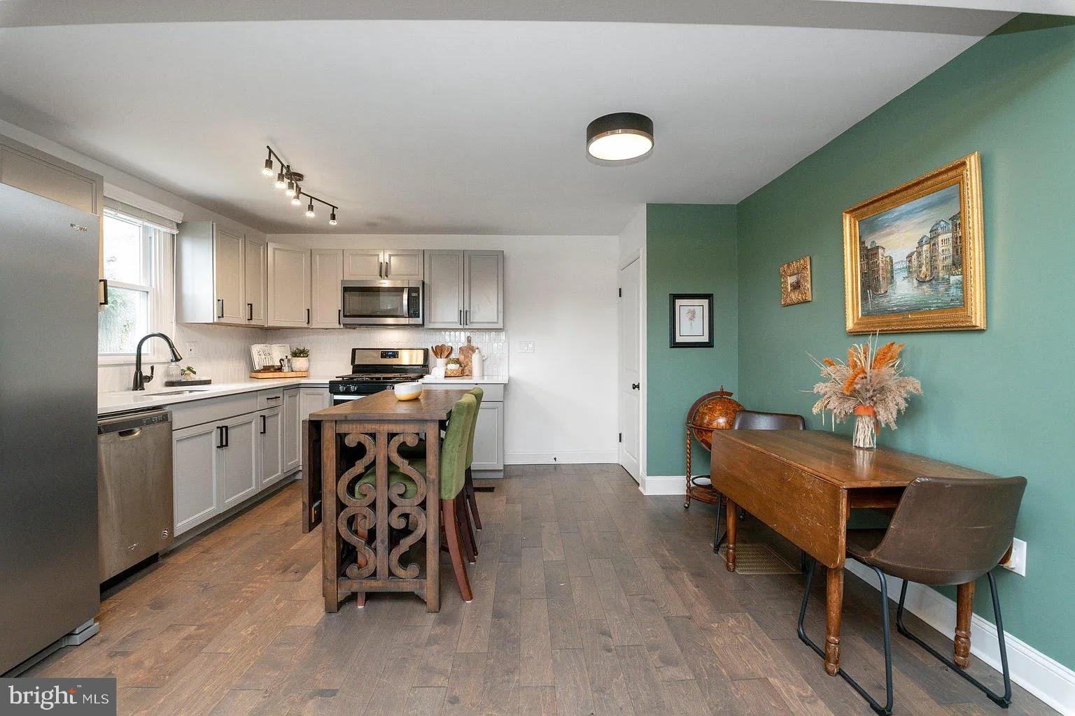 PARKVILLE - Residential Lease