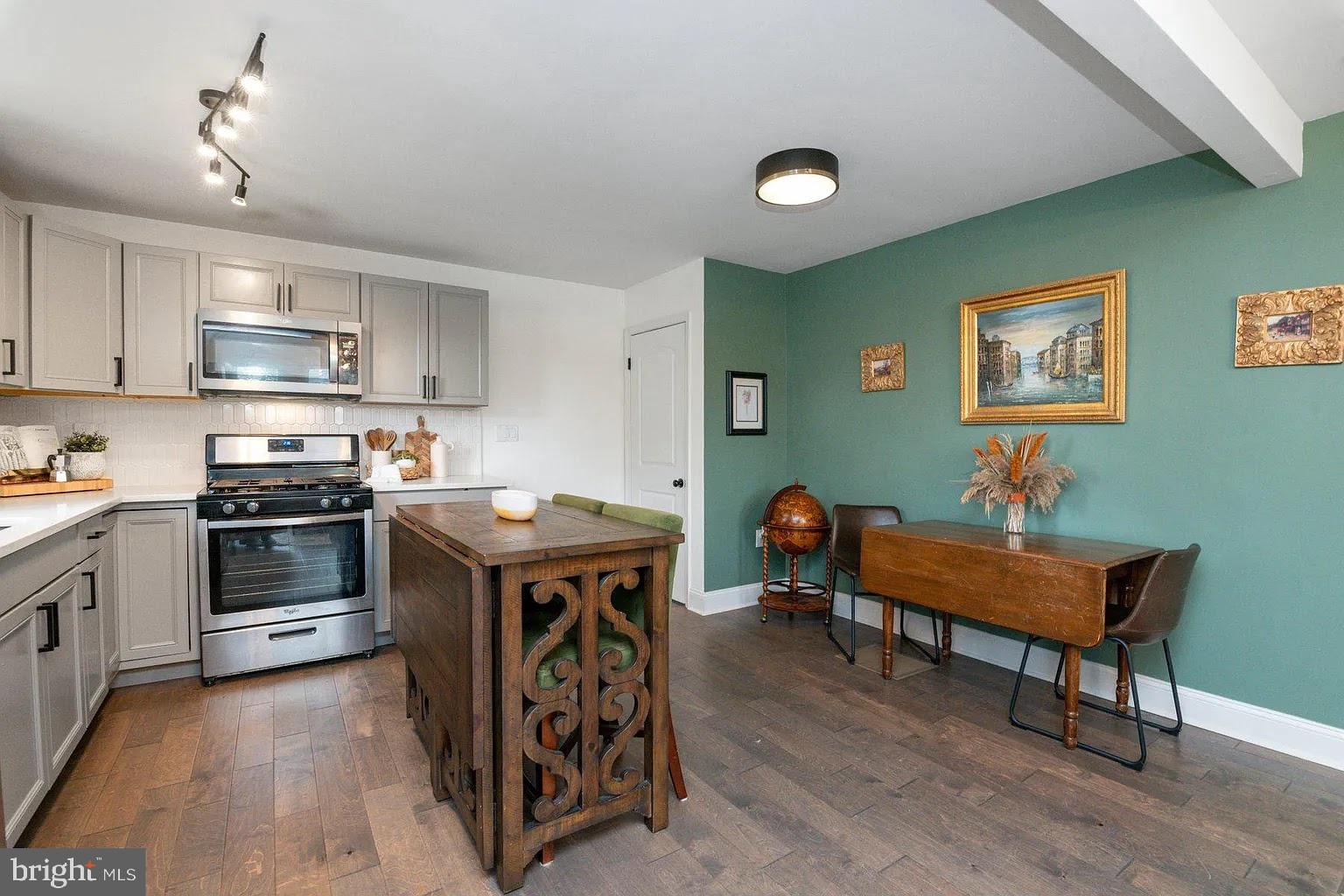 PARKVILLE - Residential Lease