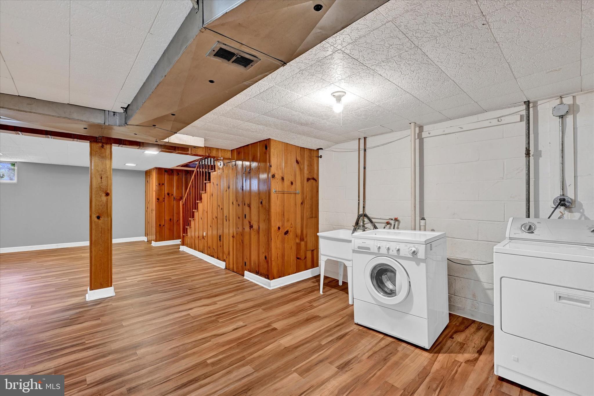 IDLEWOOD - Residential