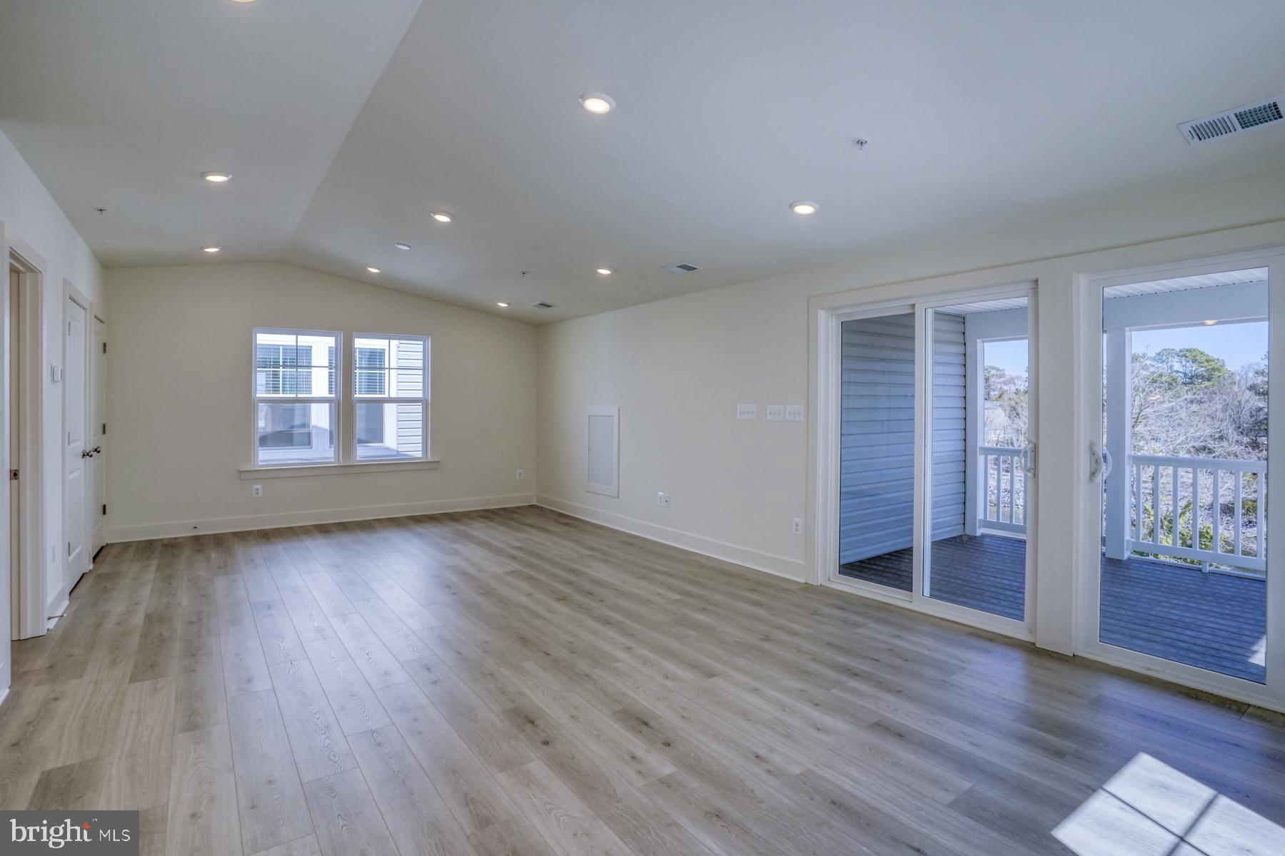 OYSTER HOUSE VILLAGE - Residential
