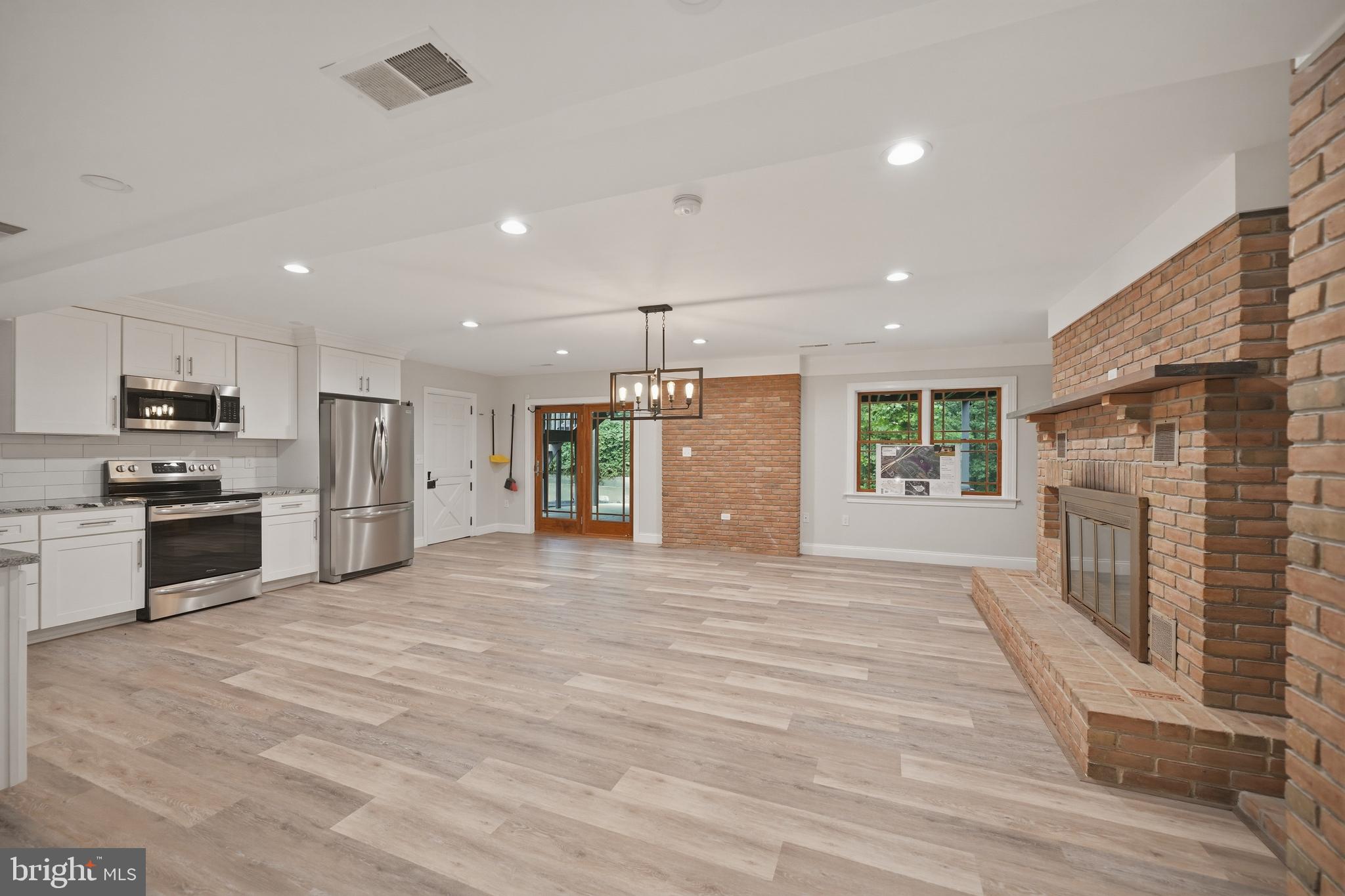 MOHNTON LAWN - Residential