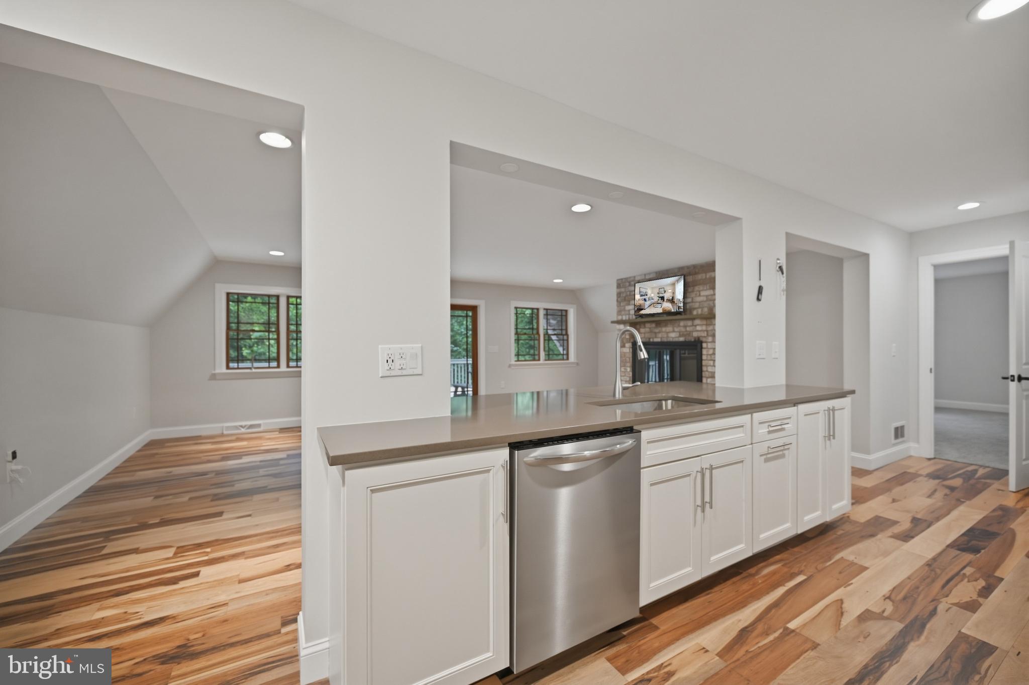 MOHNTON LAWN - Residential