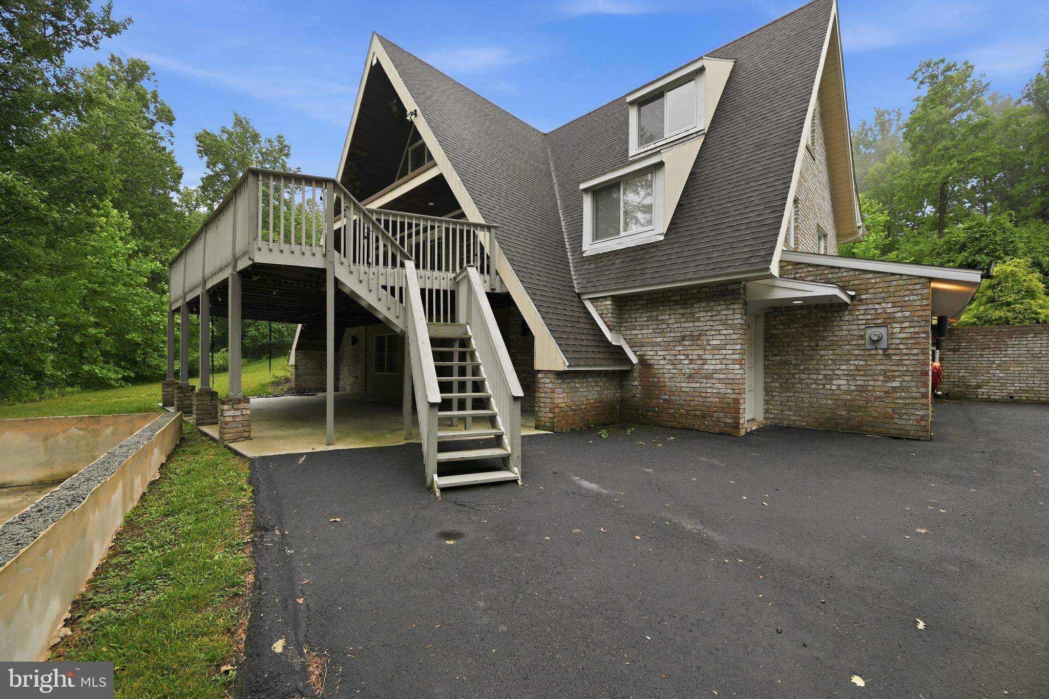MOHNTON LAWN - Residential