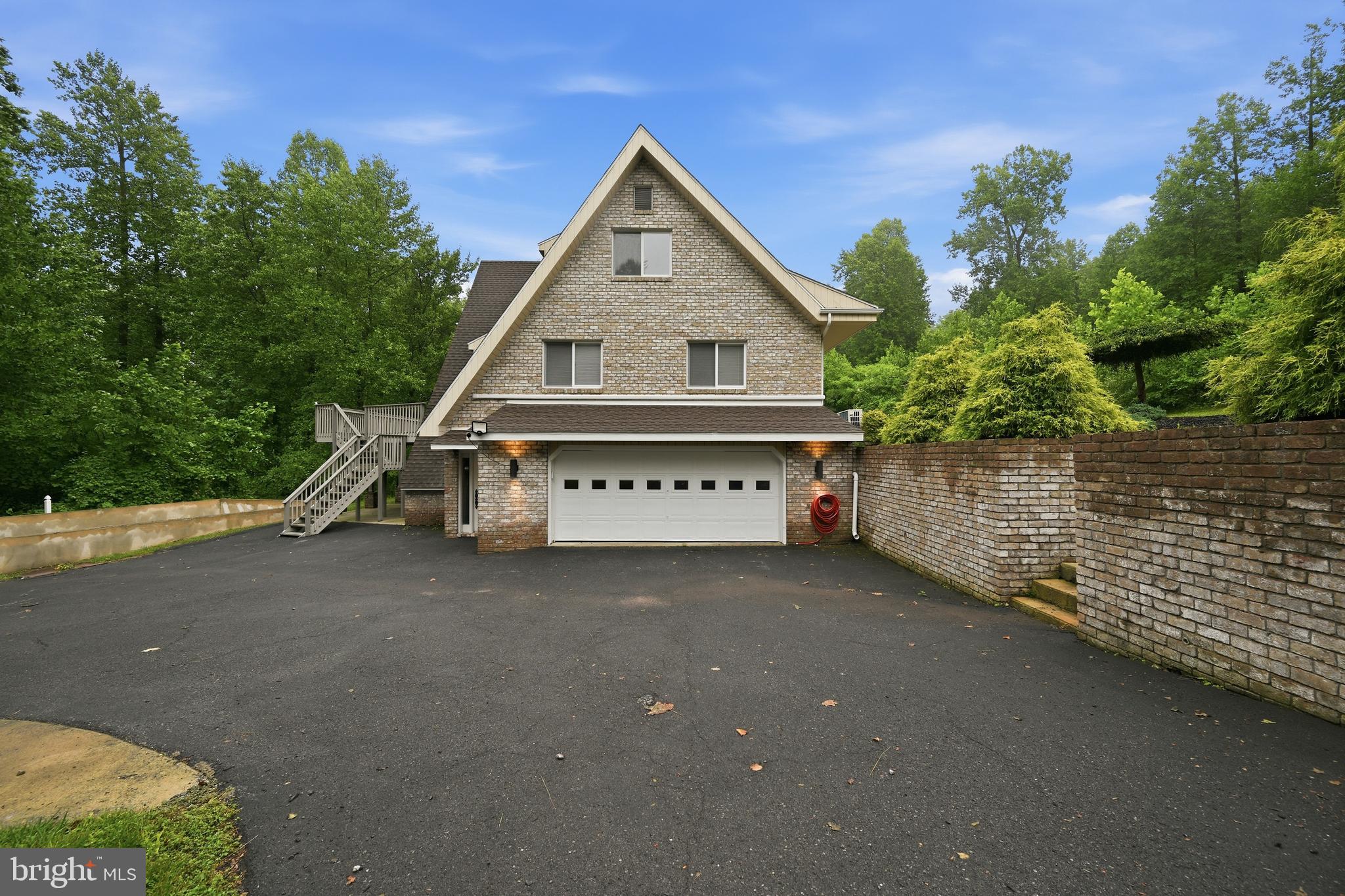 MOHNTON LAWN - Residential