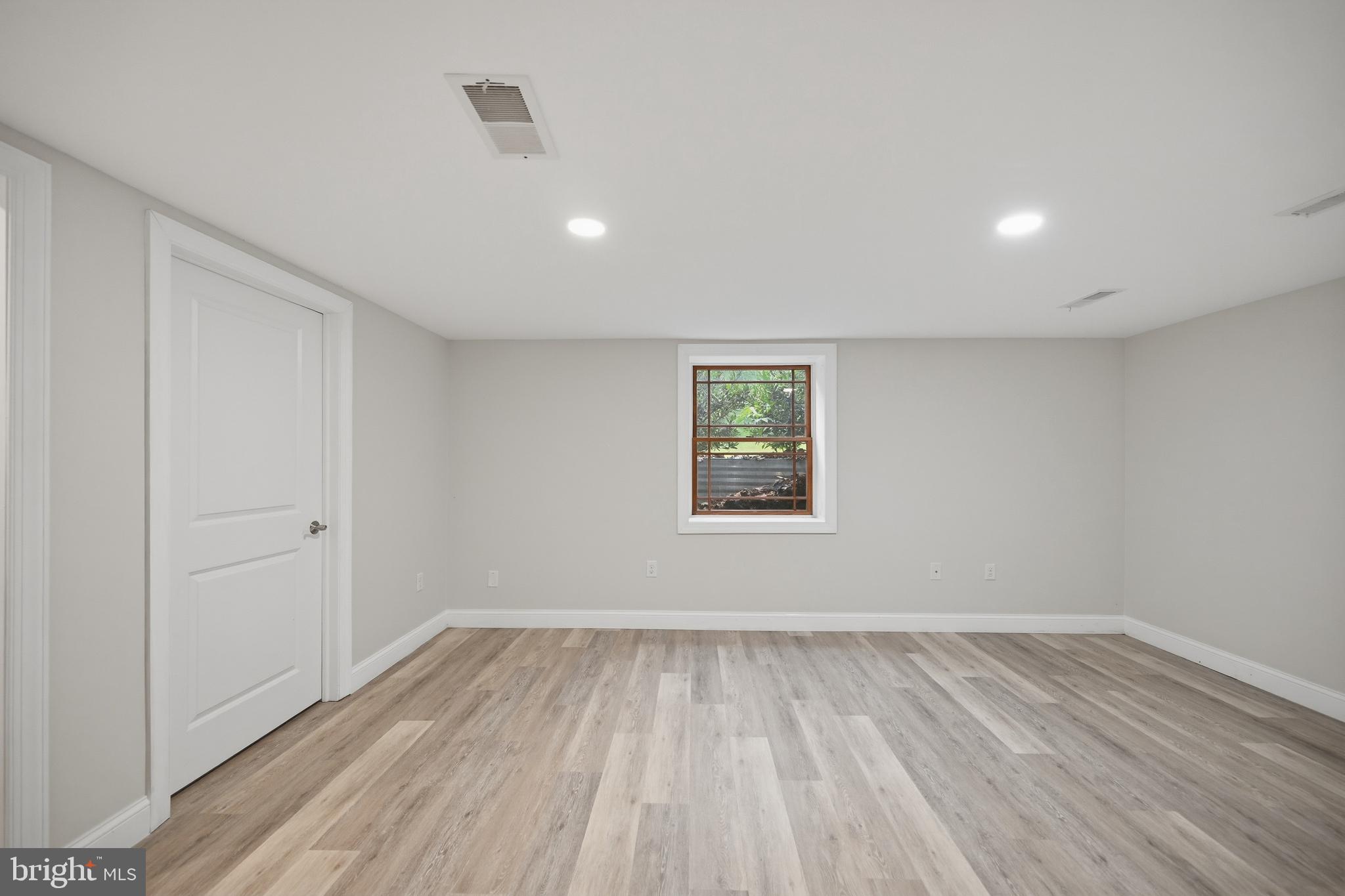 MOHNTON LAWN - Residential