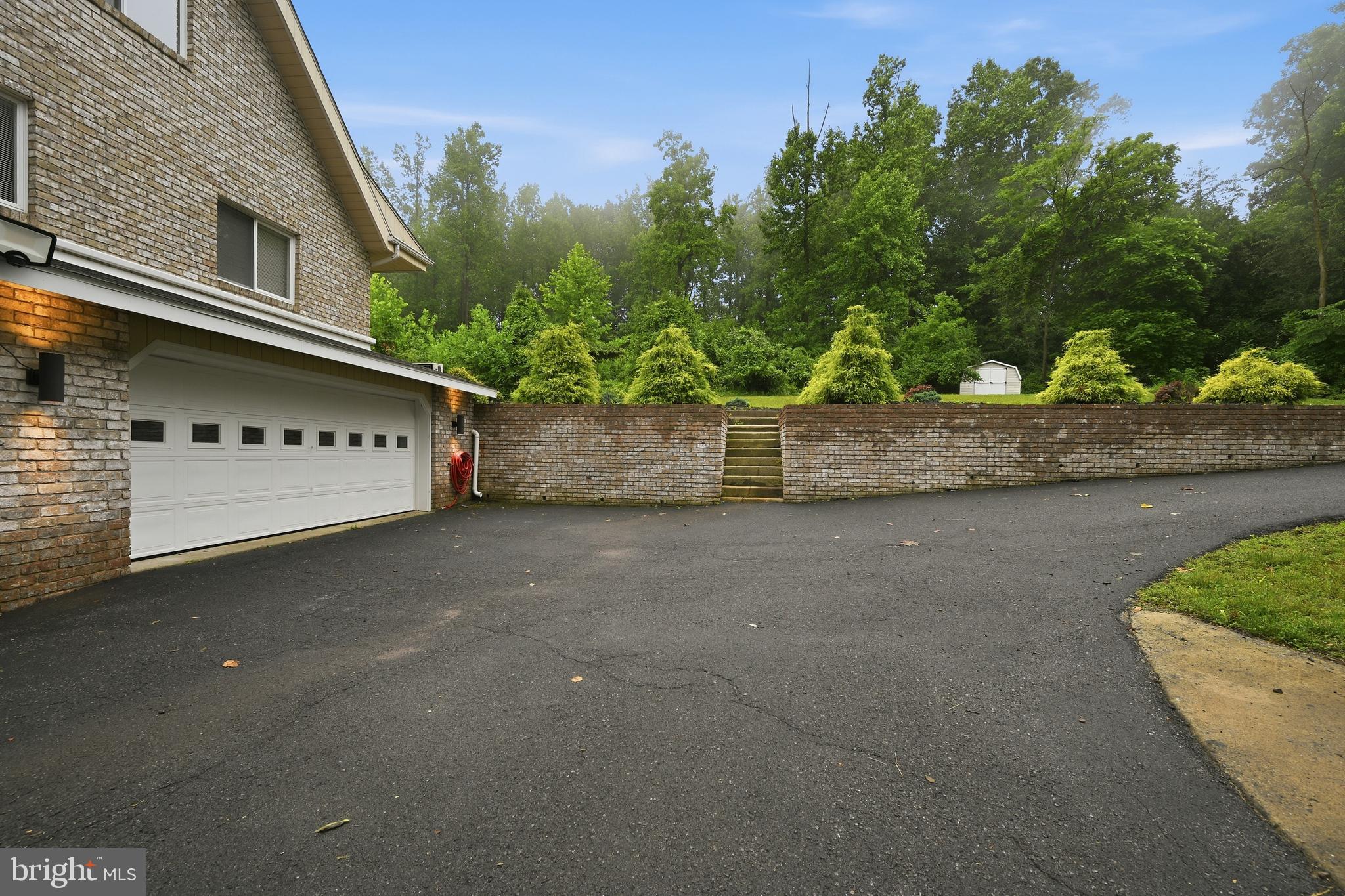 MOHNTON LAWN - Residential