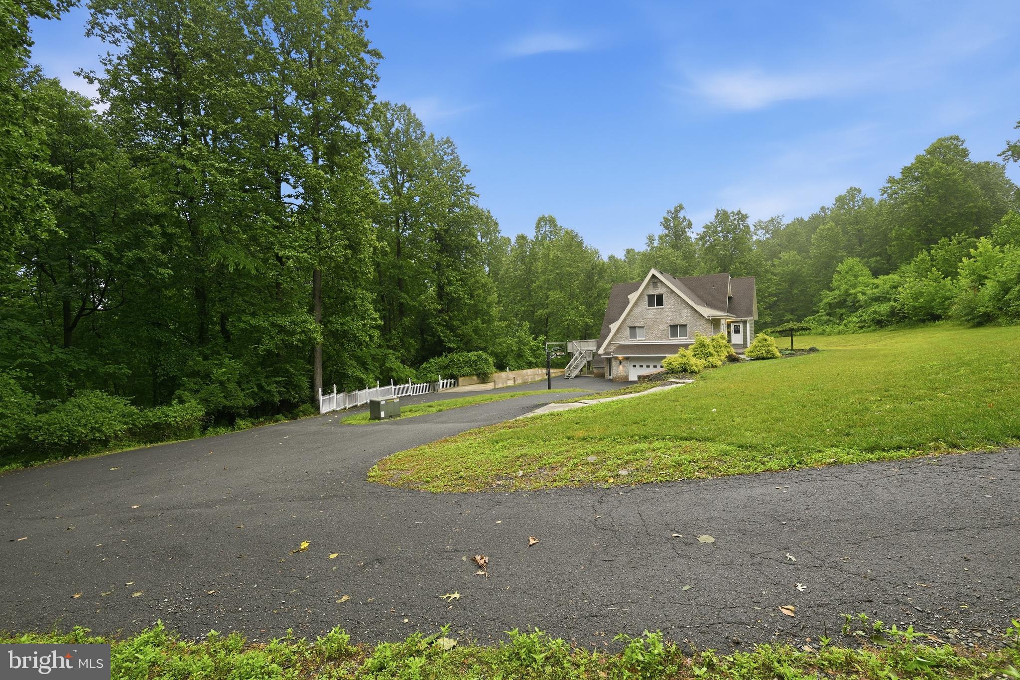 MOHNTON LAWN - Residential