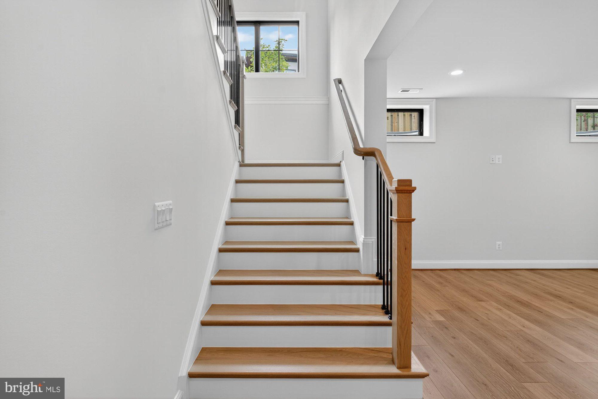 VIENNA WOODS - Residential