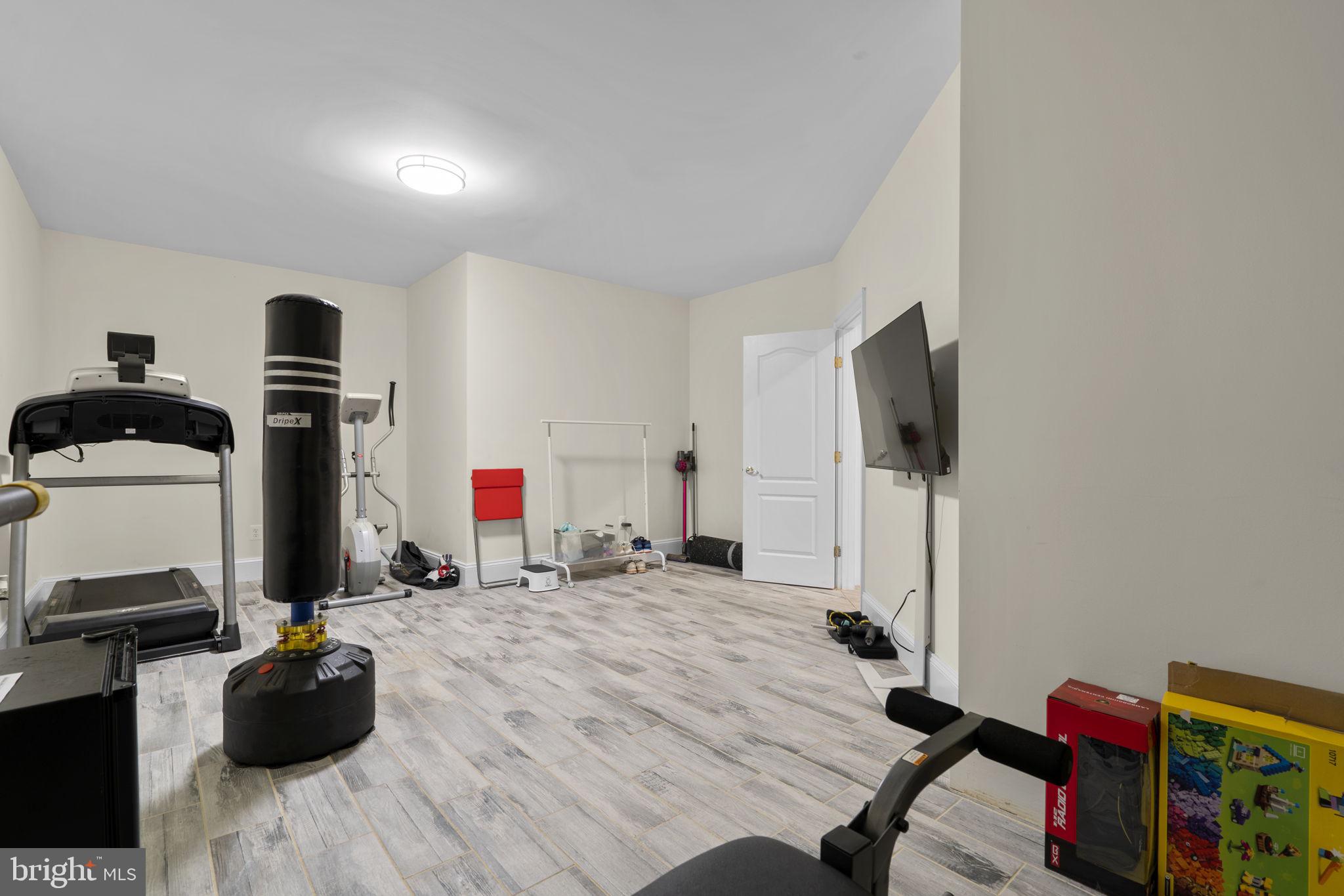 LAKEWOOD HILLS - Residential