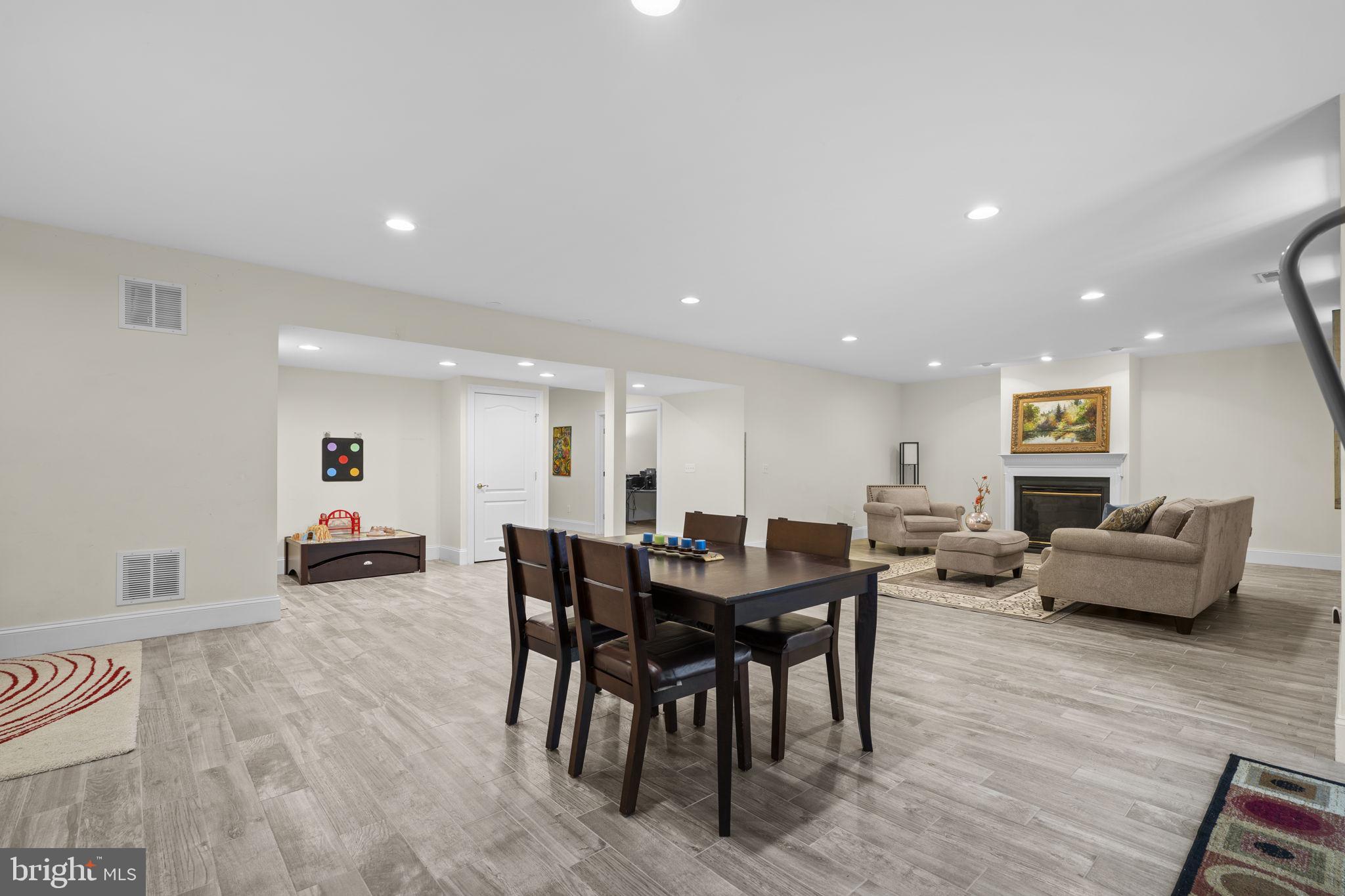 LAKEWOOD HILLS - Residential