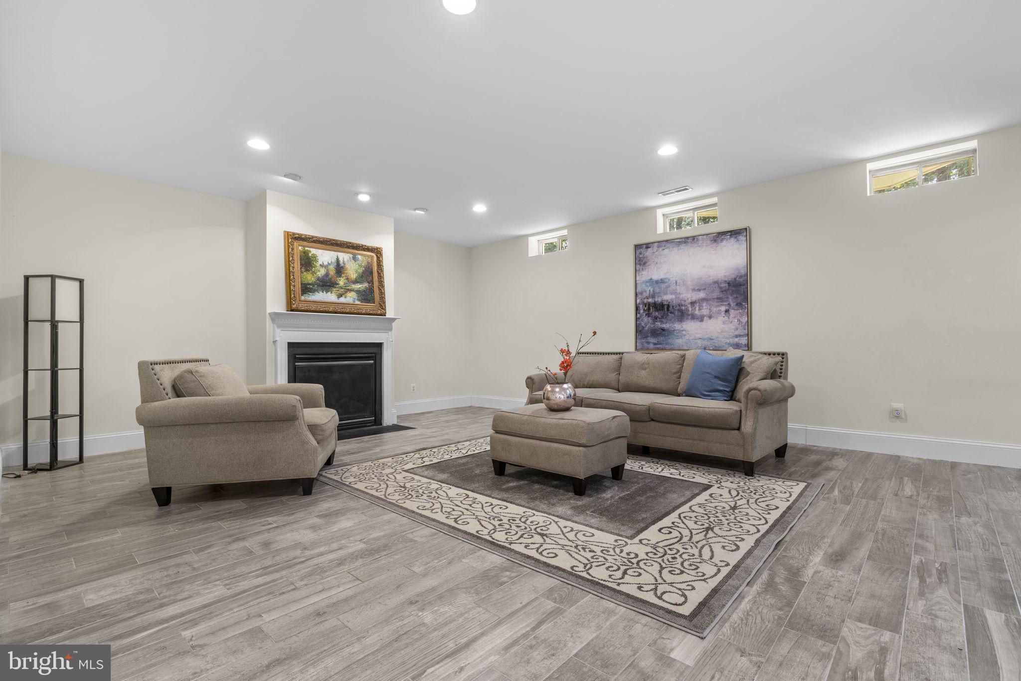 LAKEWOOD HILLS - Residential