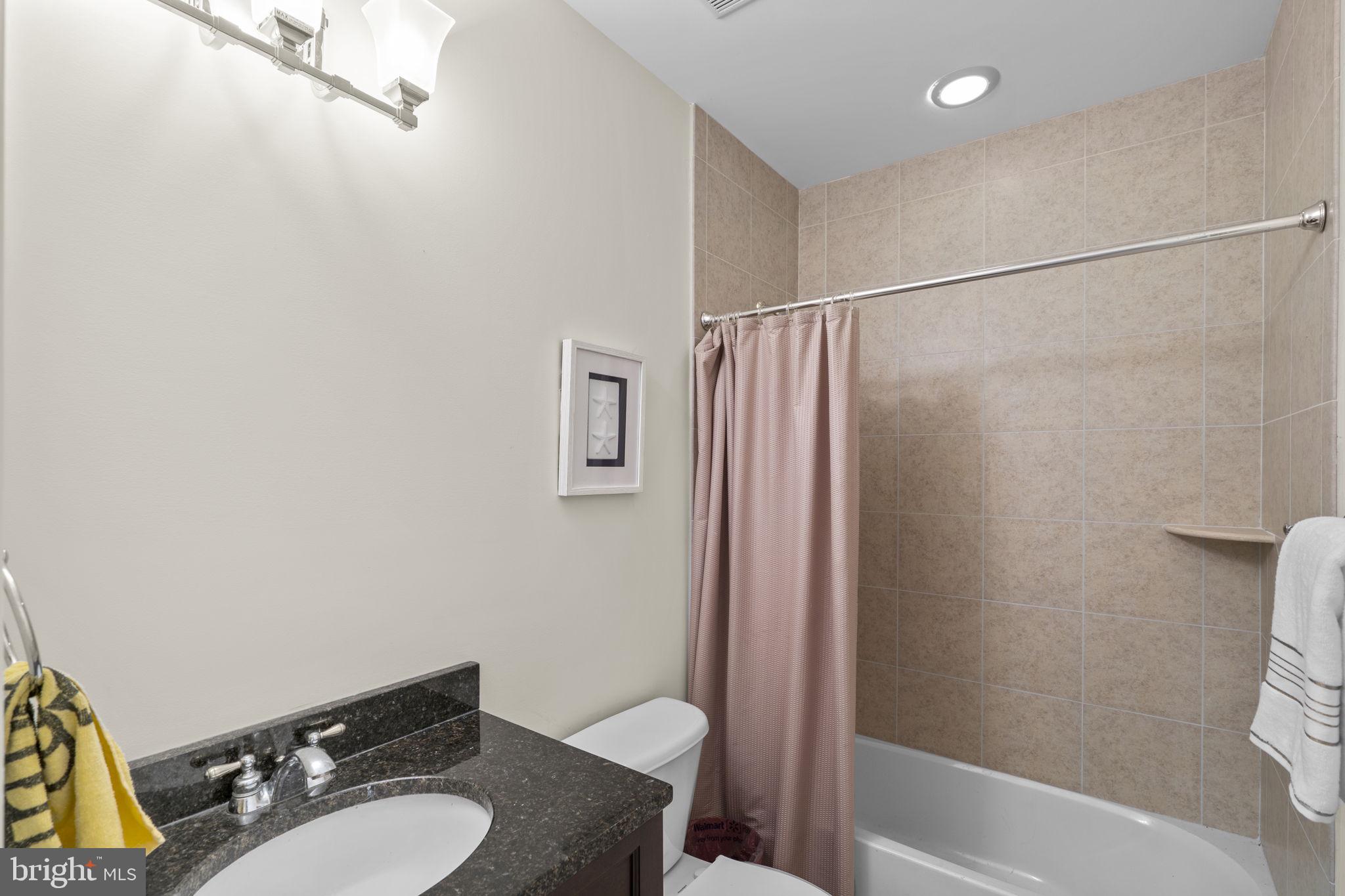 LAKEWOOD HILLS - Residential