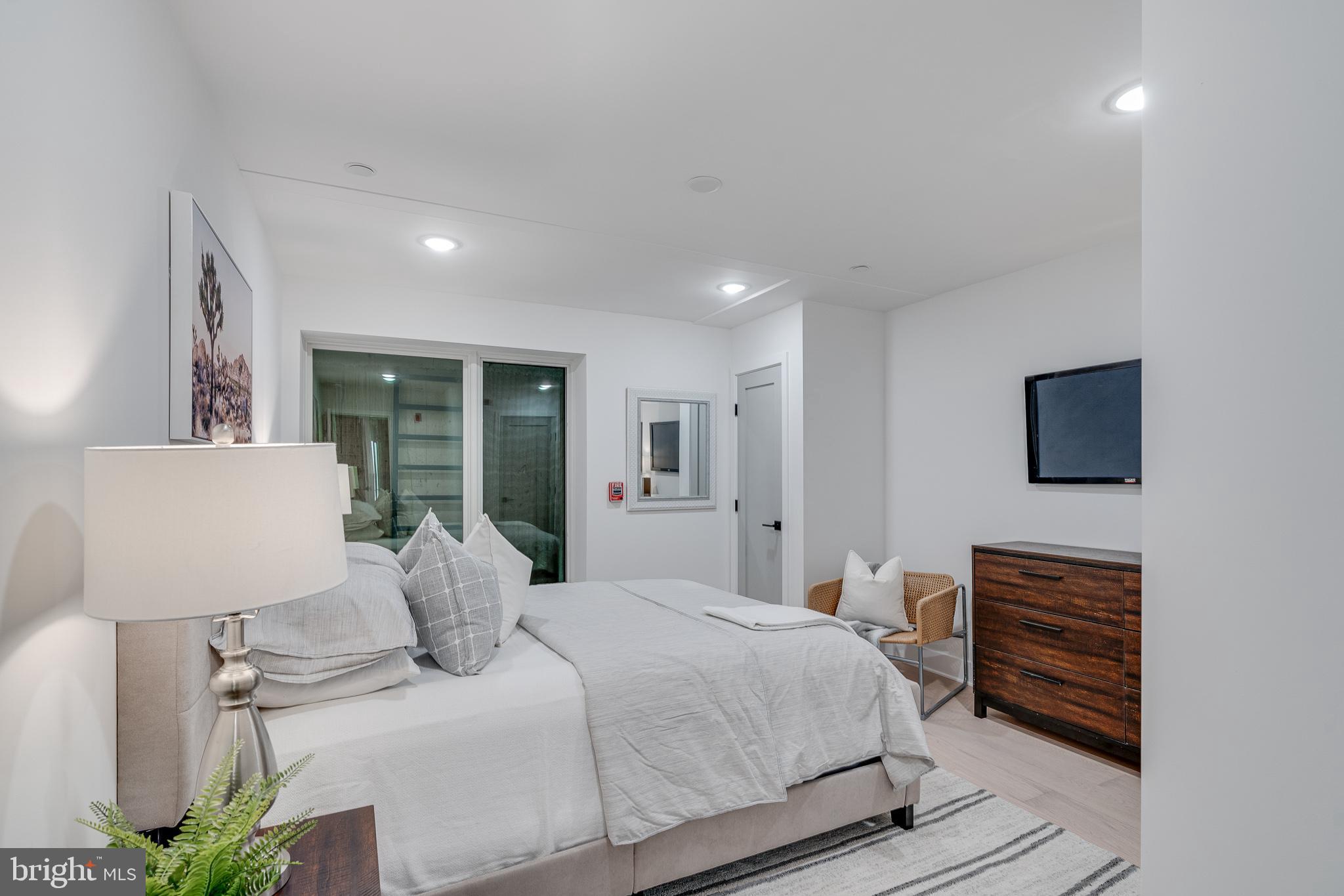POINT BREEZE - Residential Income