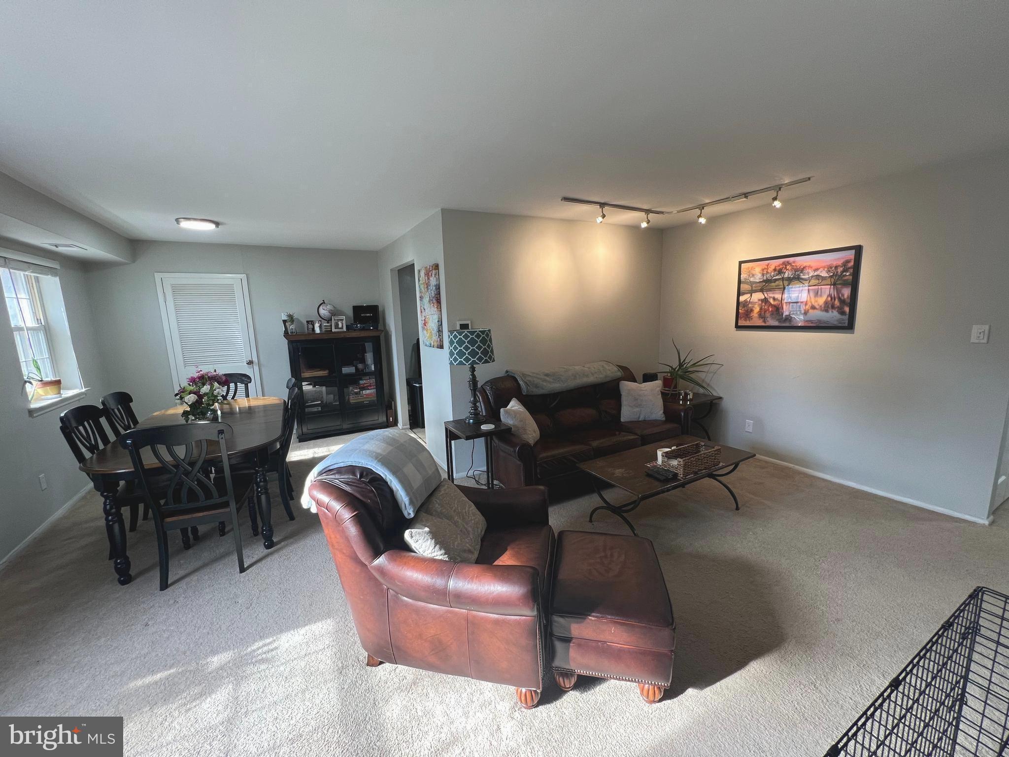 EAST FALLS - Residential