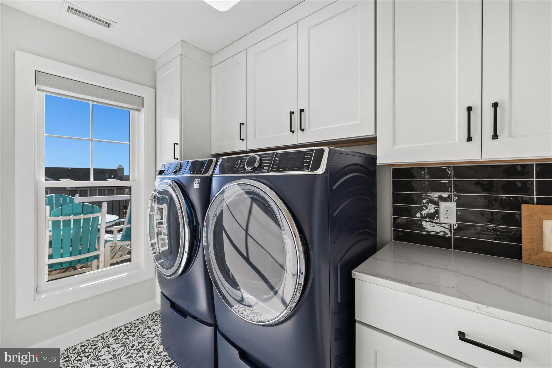 SANDPIPER CANAL - Residential