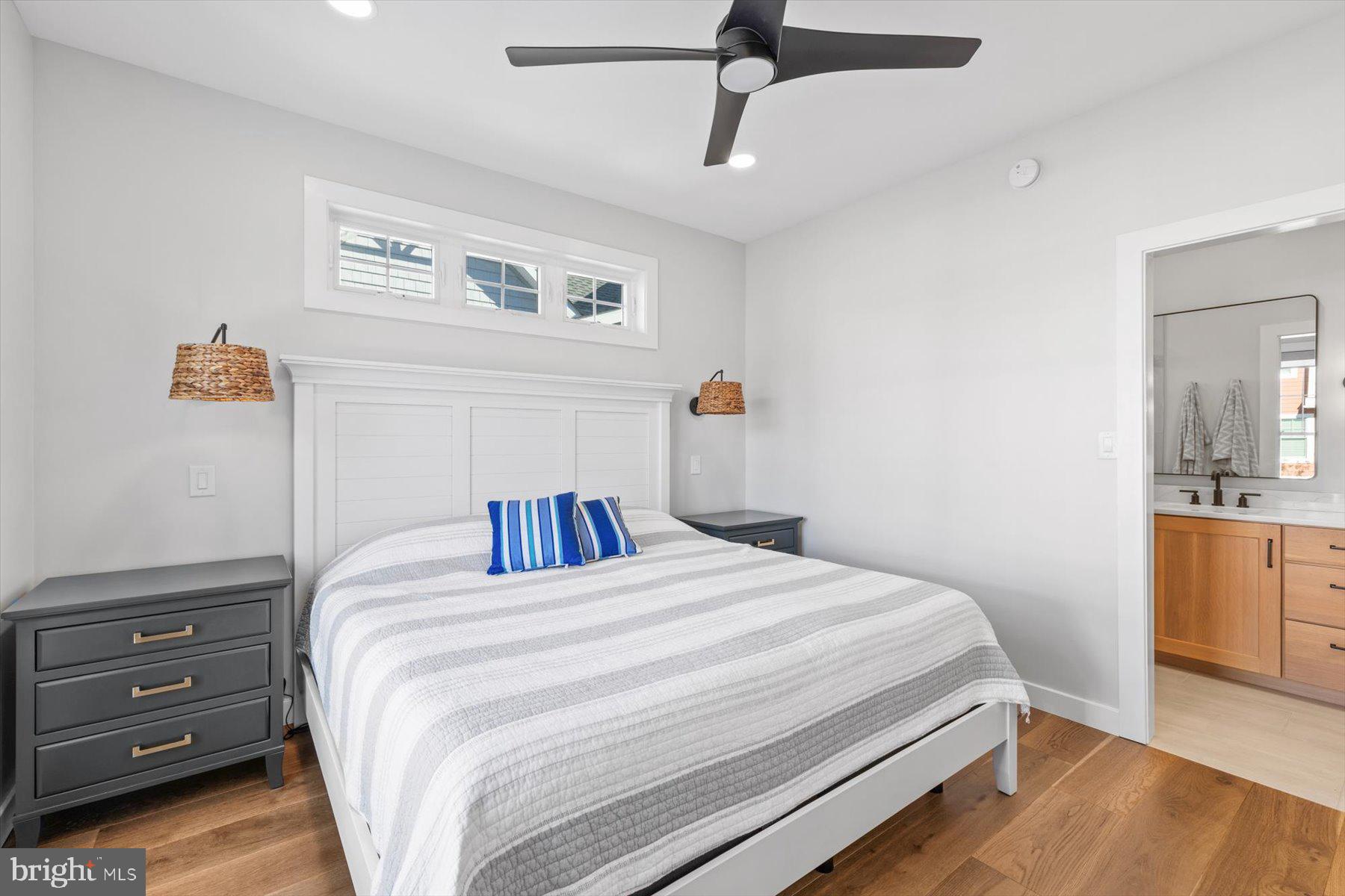 SANDPIPER CANAL - Residential