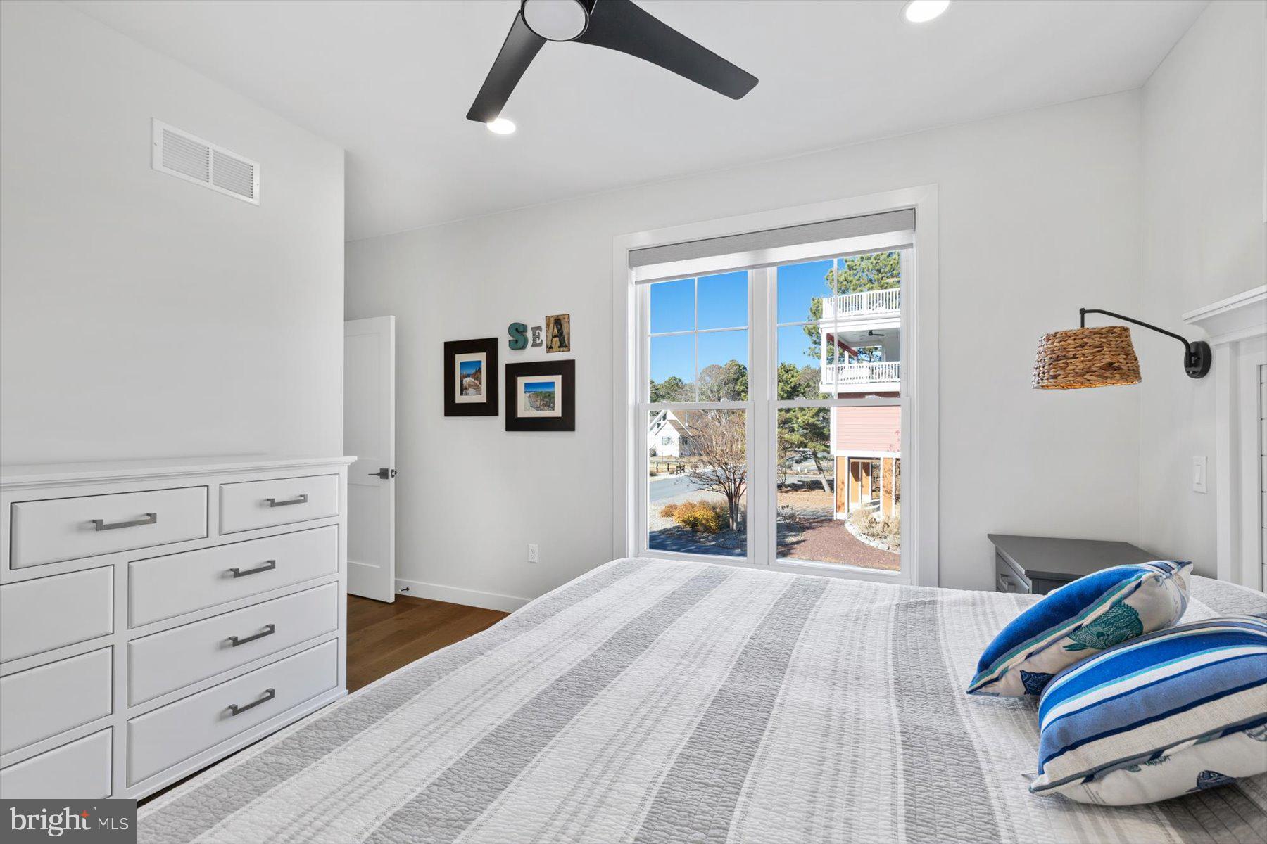 SANDPIPER CANAL - Residential