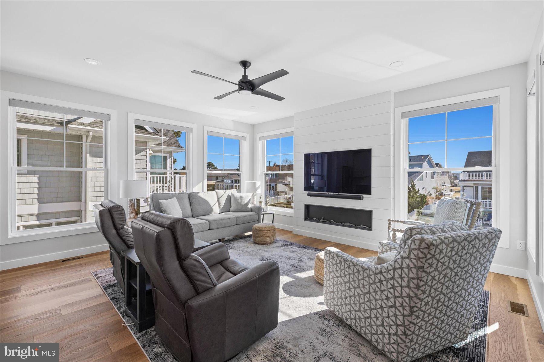 SANDPIPER CANAL - Residential
