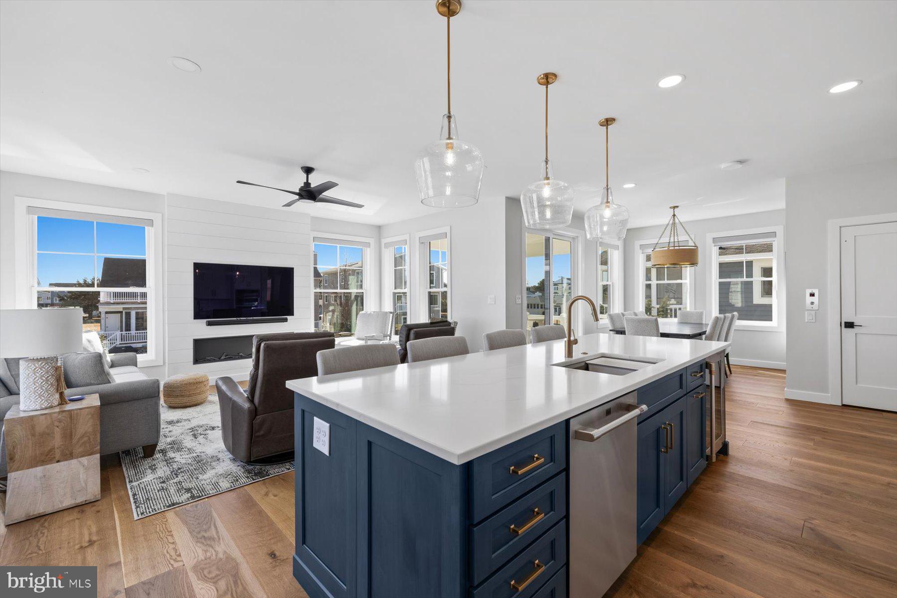 SANDPIPER CANAL - Residential