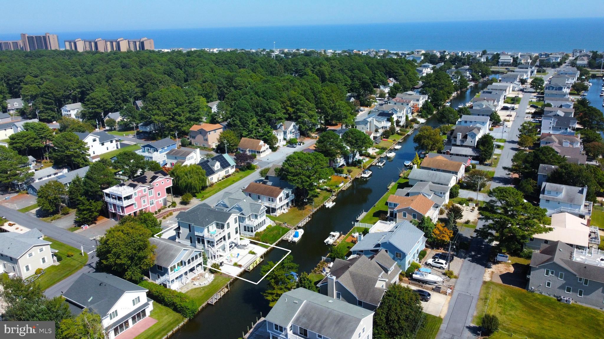 SANDPIPER CANAL - Residential