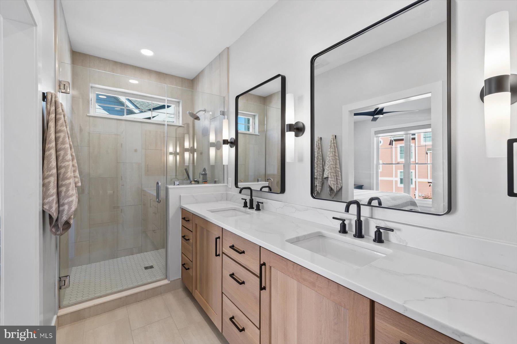 SANDPIPER CANAL - Residential