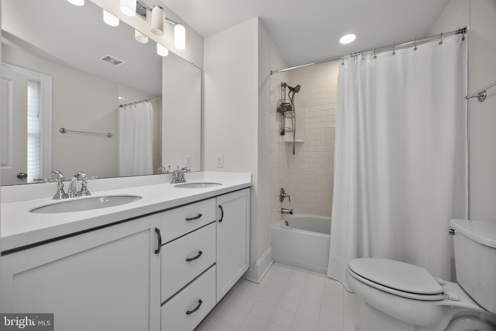 THE VILLAGES AT NORTHRIDGE - Residential