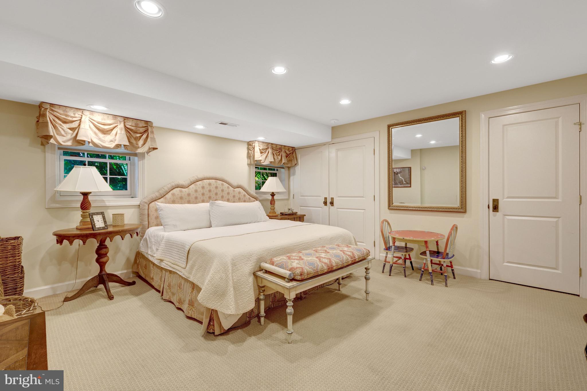 FALLSWOOD COURT - Residential