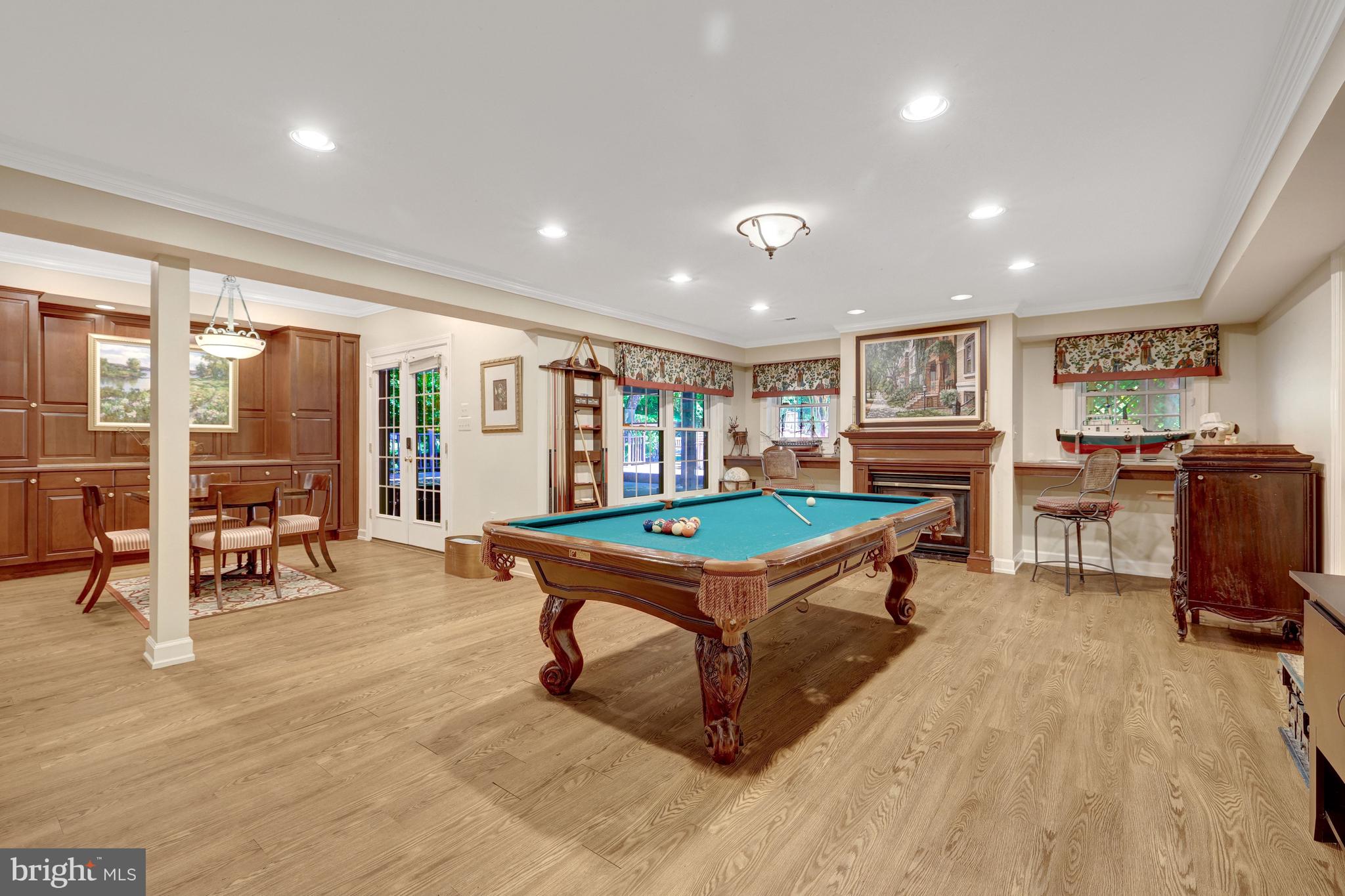 FALLSWOOD COURT - Residential