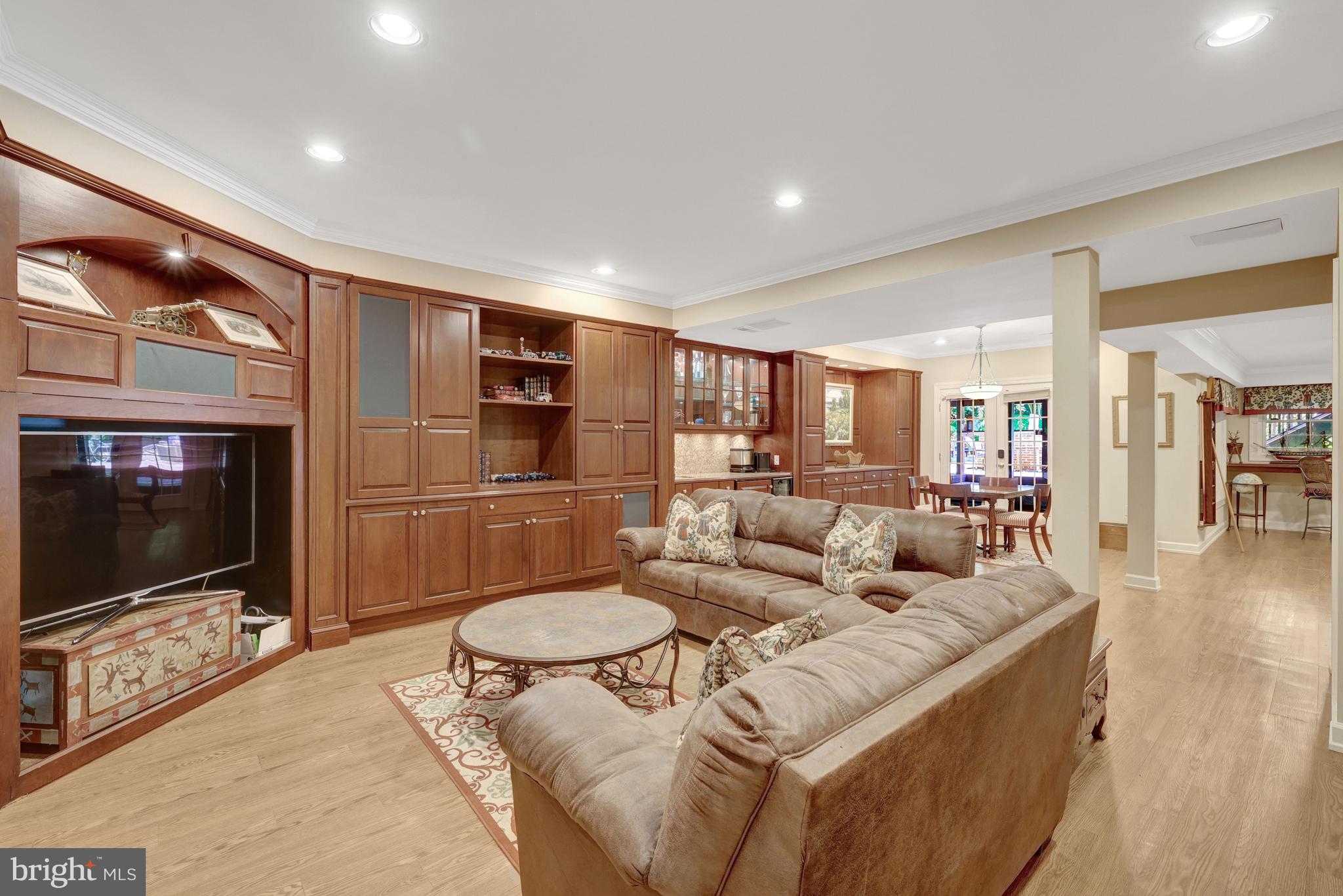 FALLSWOOD COURT - Residential