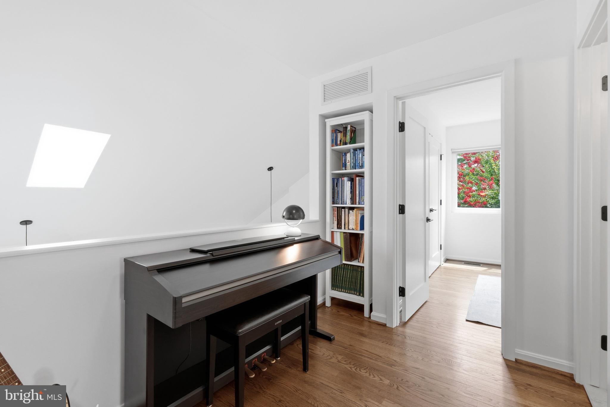 MURRAY HILL - Residential