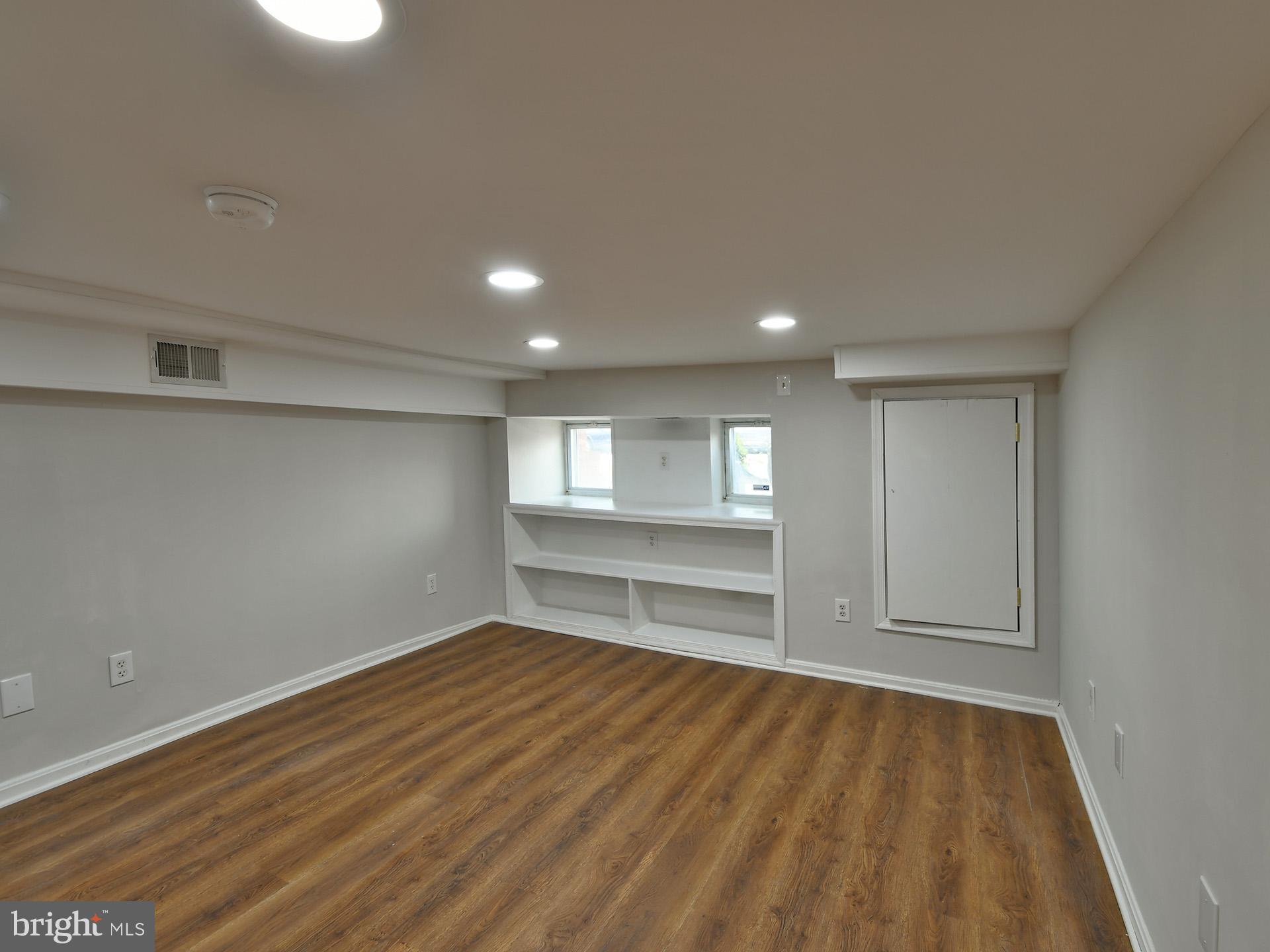 LOCUST POINT - Residential