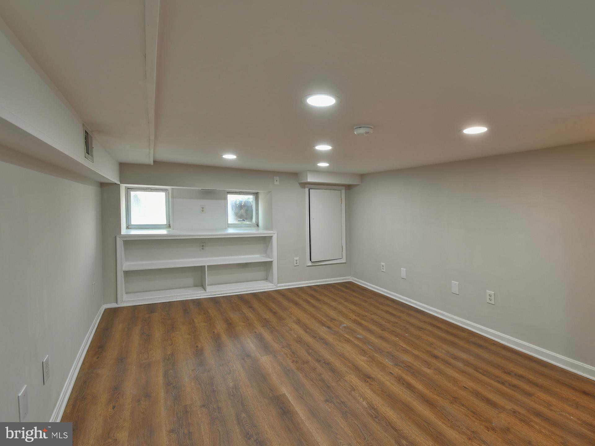 LOCUST POINT - Residential