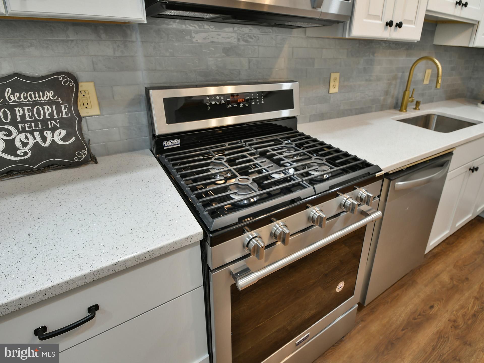 LOCUST POINT - Residential