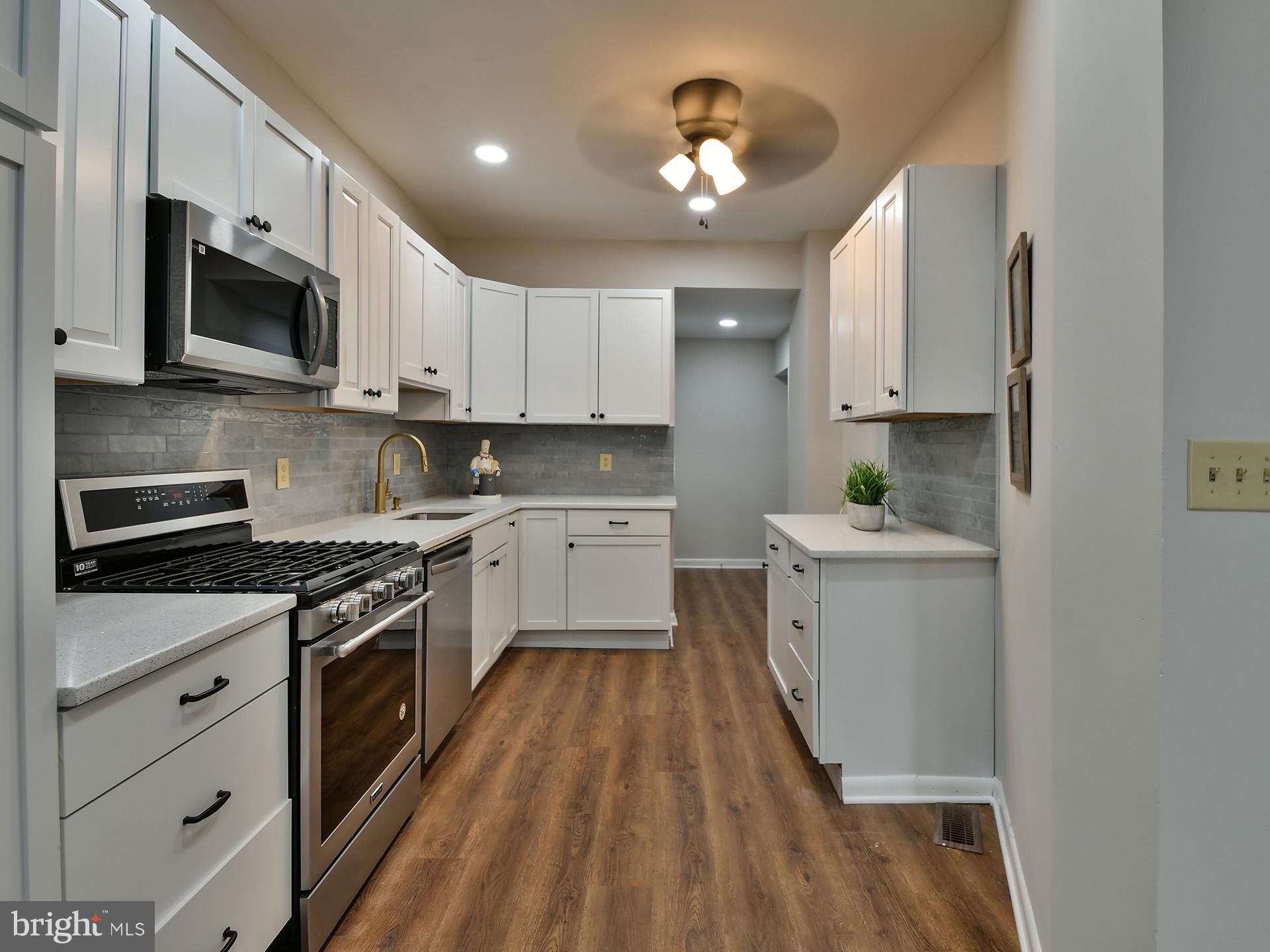 LOCUST POINT - Residential