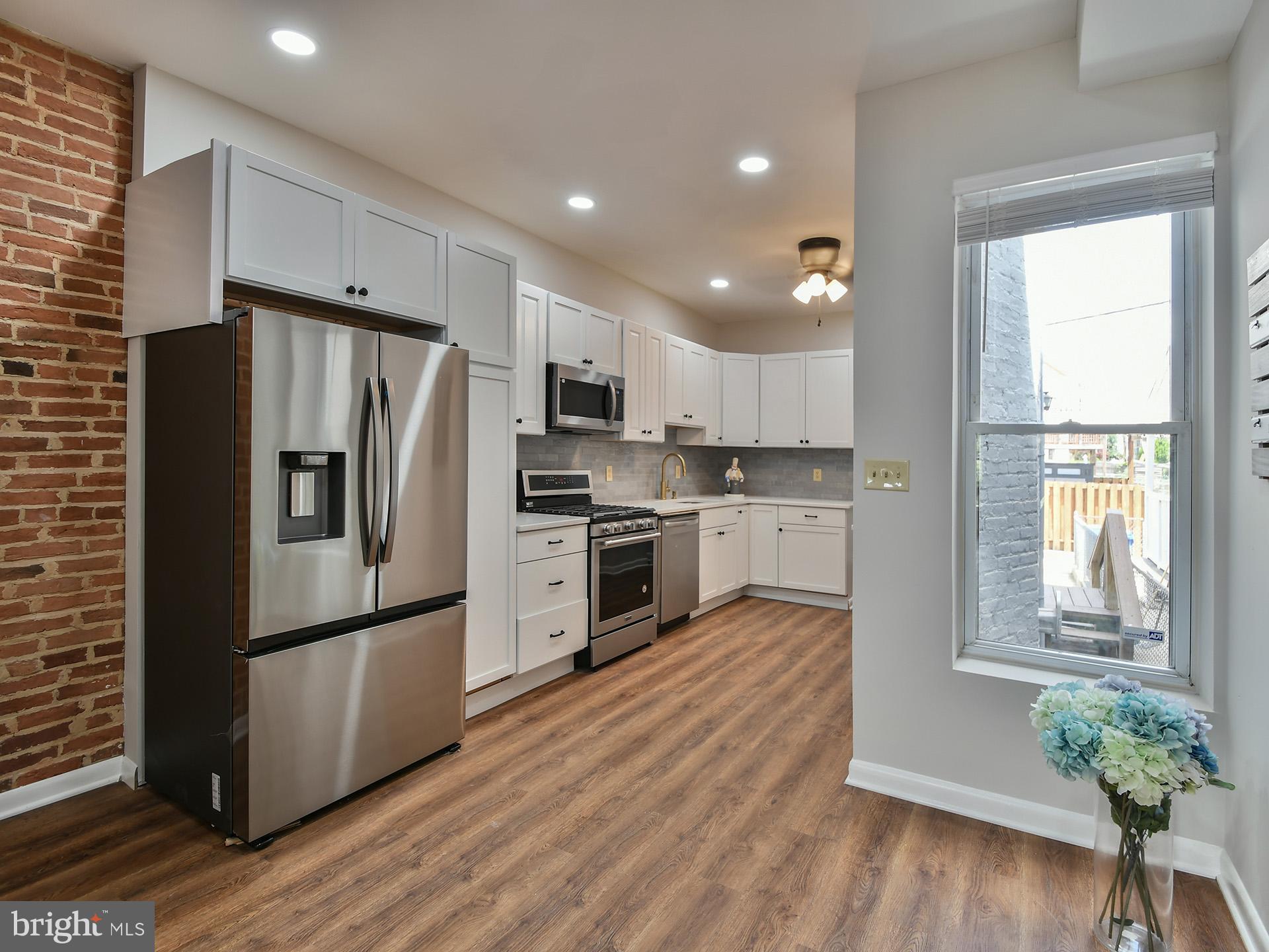 LOCUST POINT - Residential